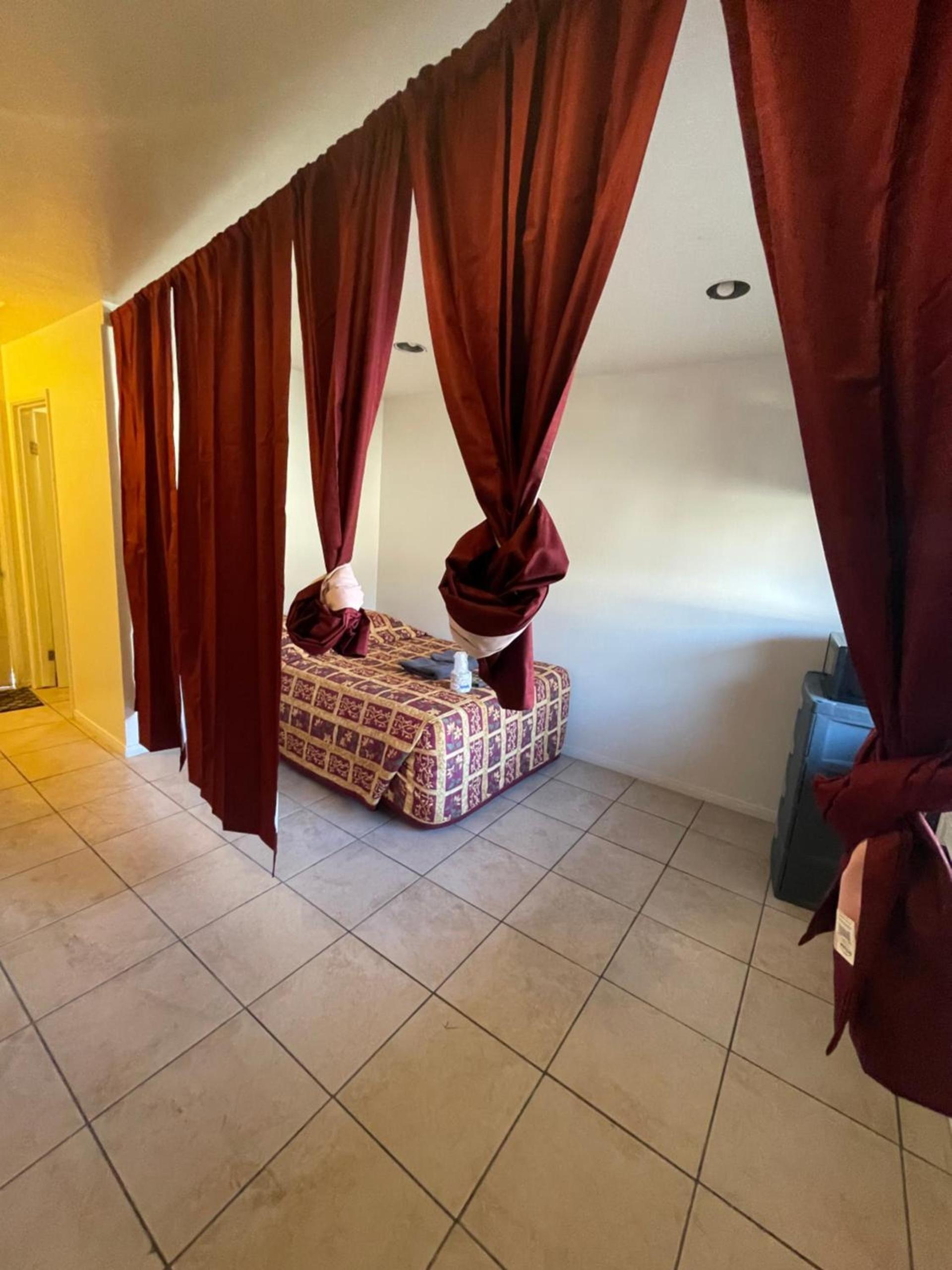 Crown Inn & Suites photo 13