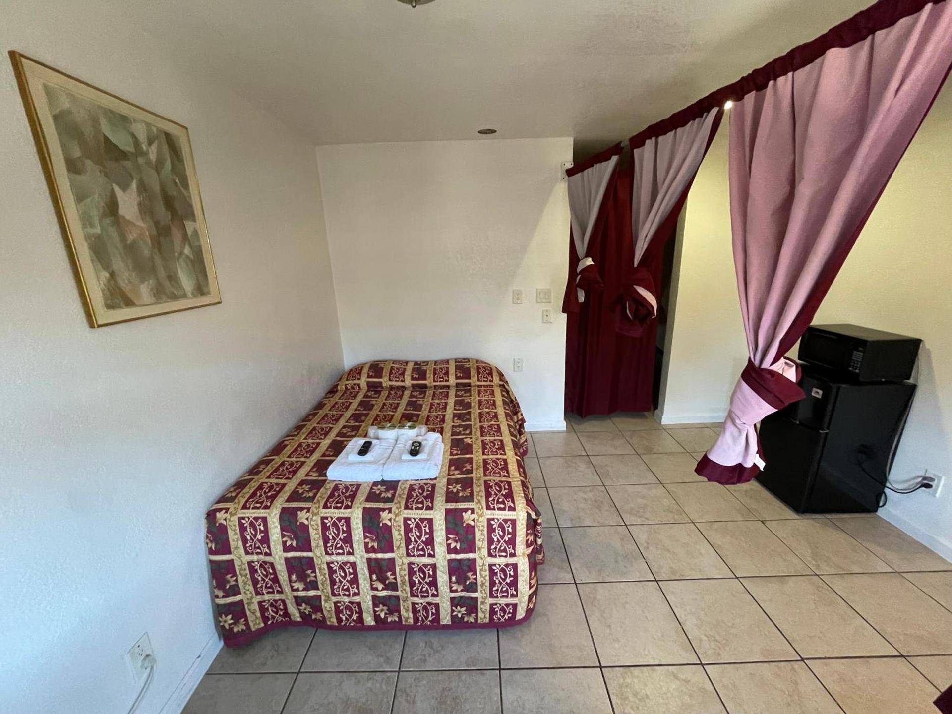 Crown Inn & Suites photo 16