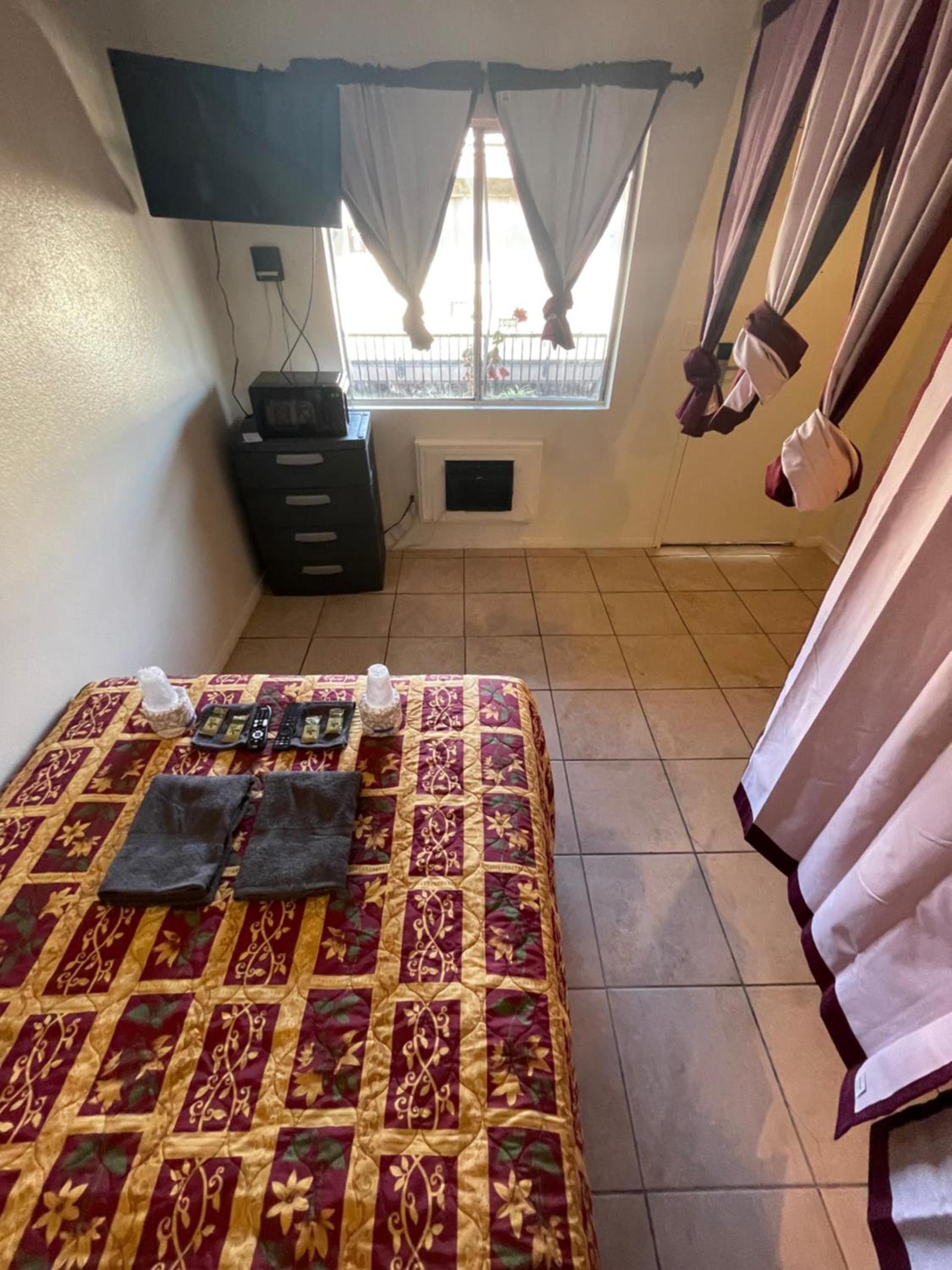 Crown Inn & Suites photo 24