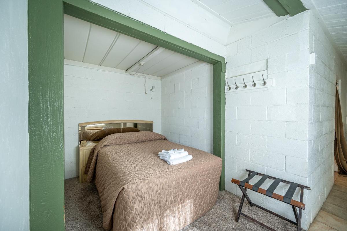 Delight's Hot Springs Resort photo 86