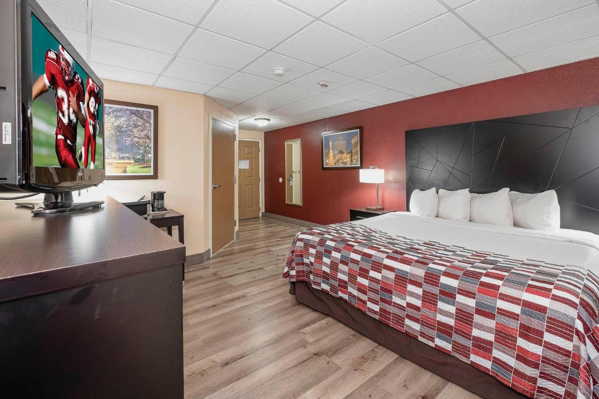 Red Roof Inn & Suites Macon photo 42
