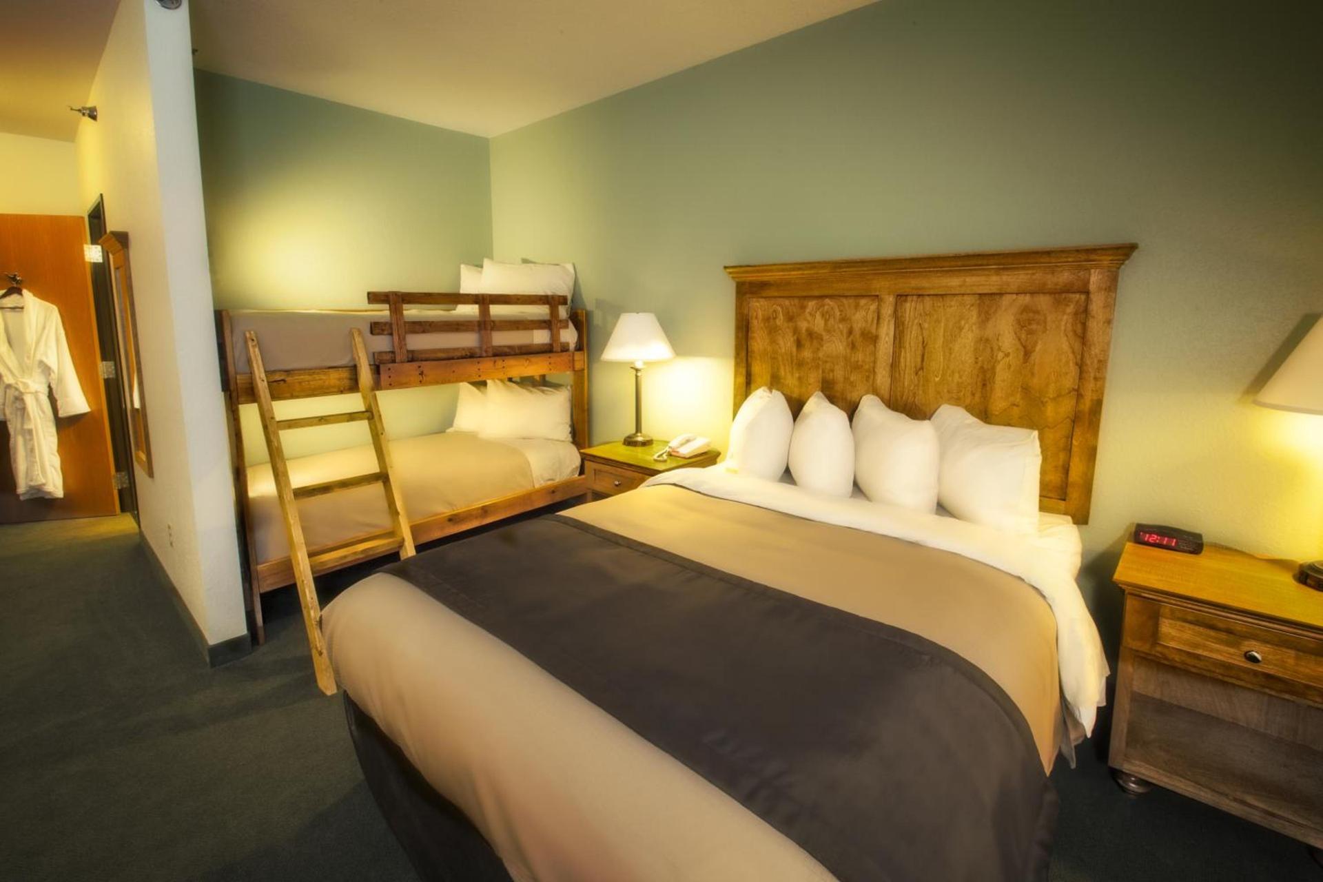 Junction Inn Suites & Conference Center photo 9