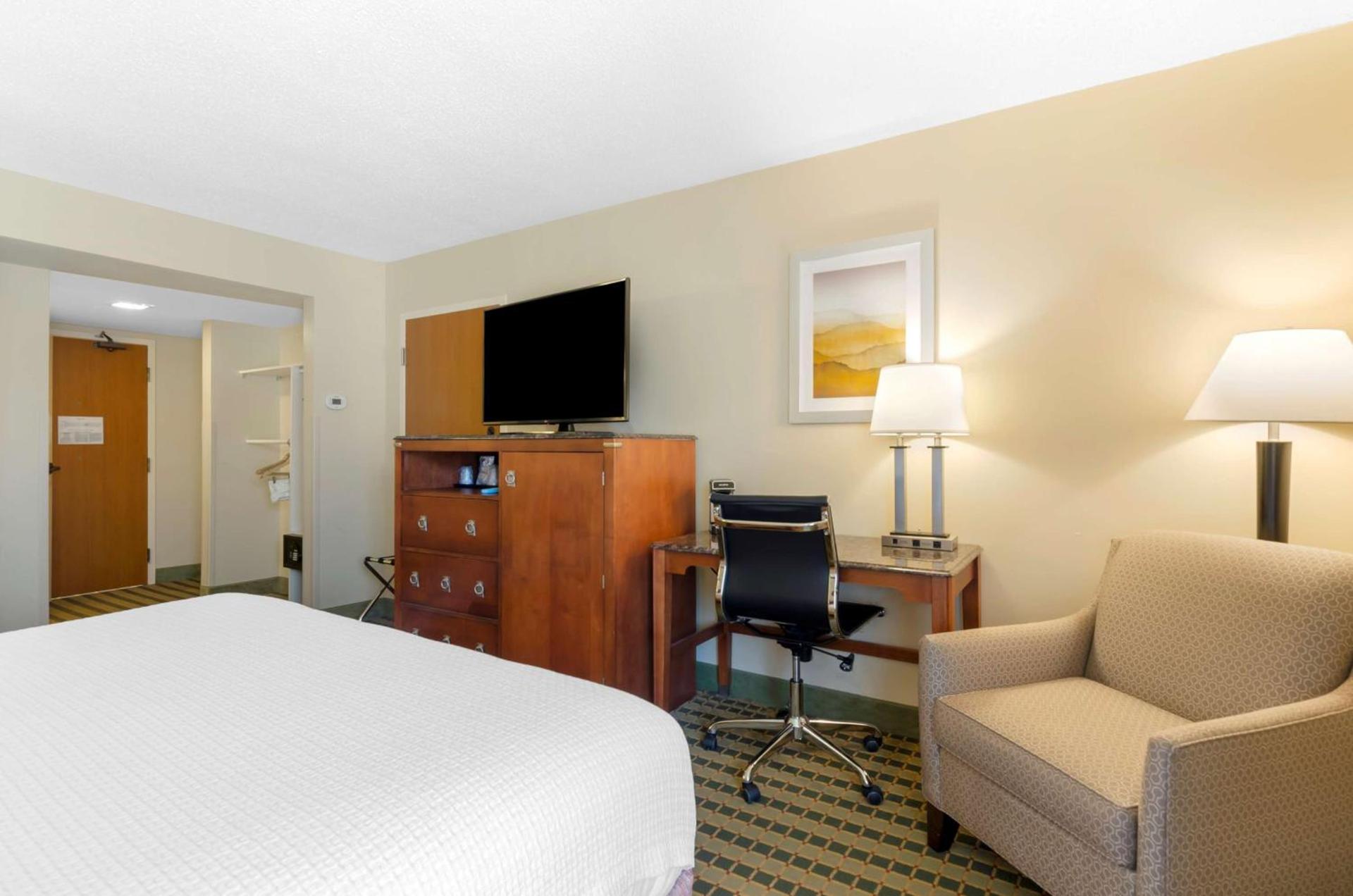 Best Western North Roanoke photo 11