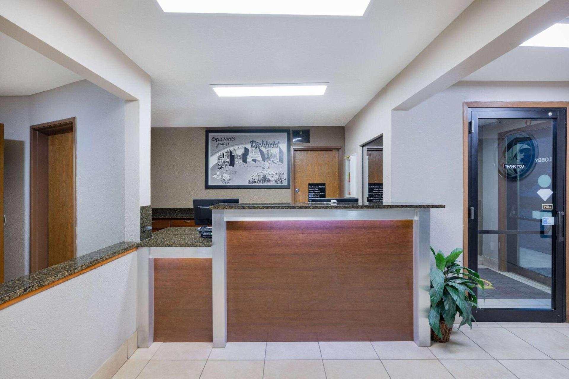 Super 8 by Wyndham Richfield UT photo 8