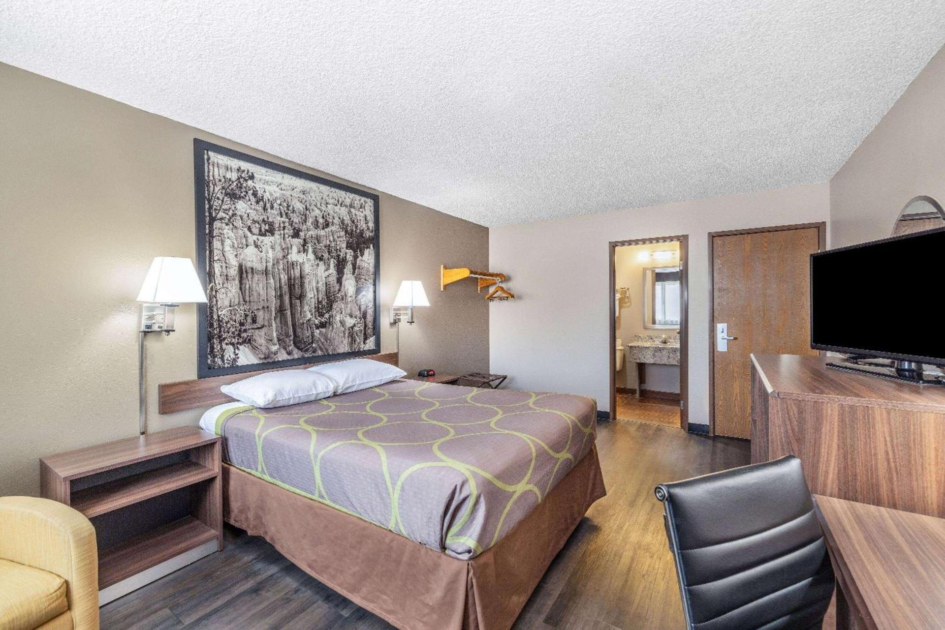 Super 8 by Wyndham Richfield UT photo 14