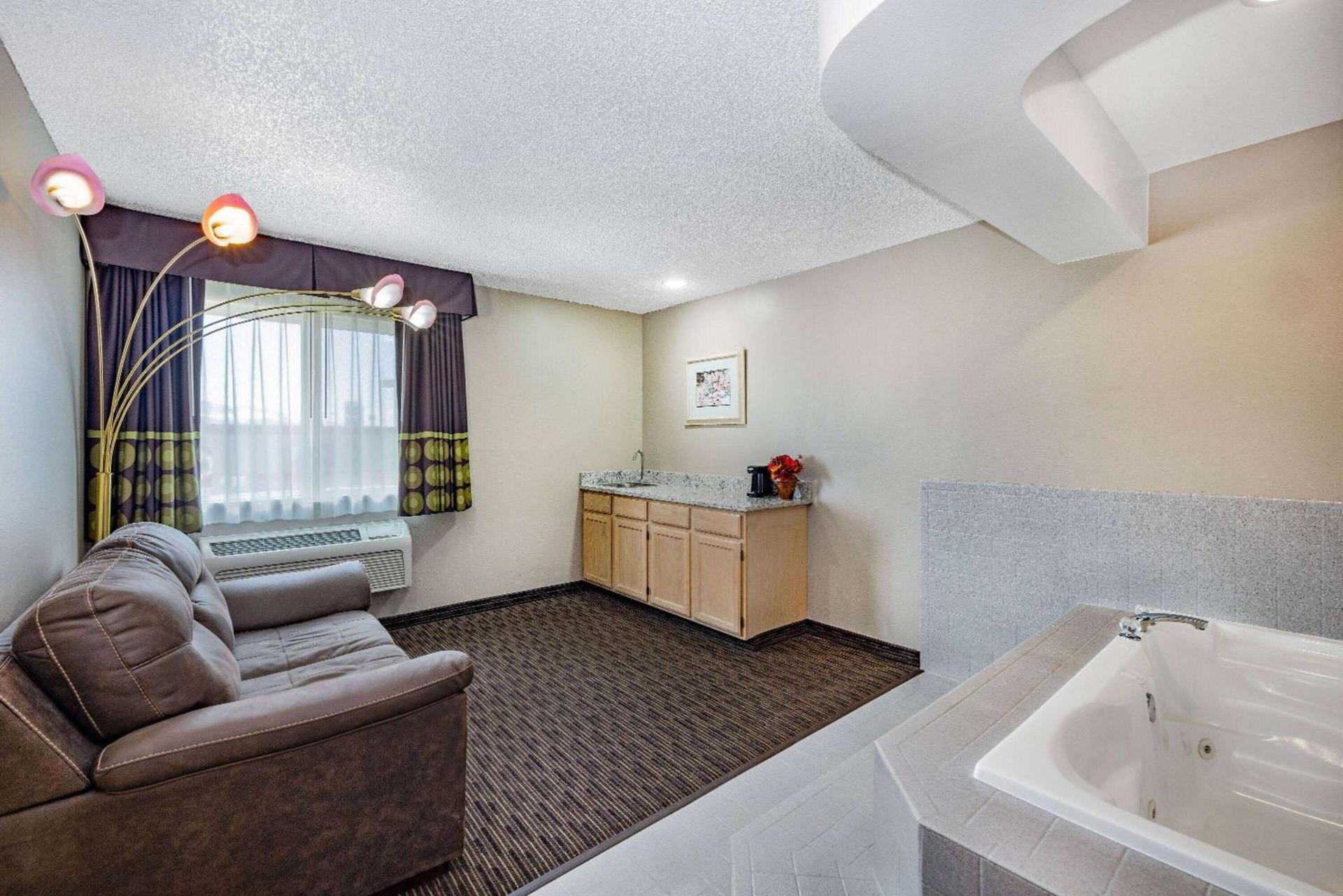 Super 8 by Wyndham Richfield UT photo 19