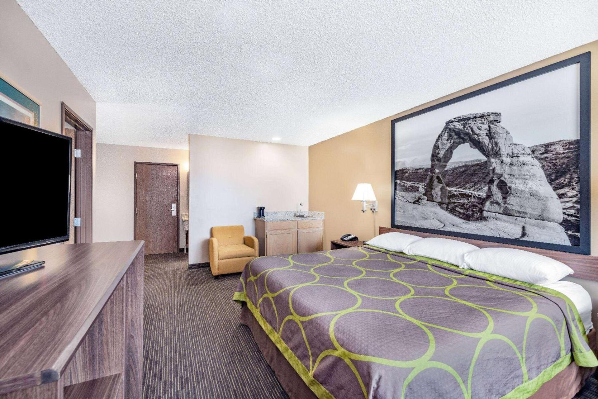 Super 8 by Wyndham Richfield UT photo 20