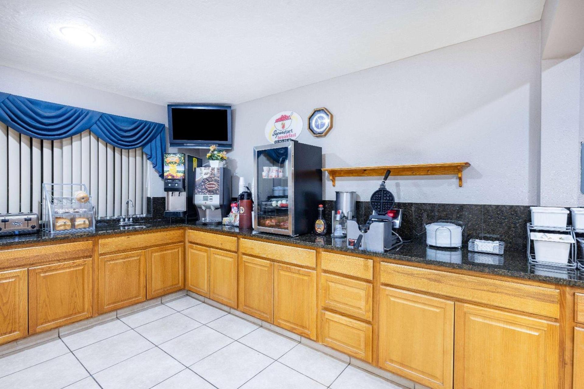 Super 8 by Wyndham Richfield UT photo 25
