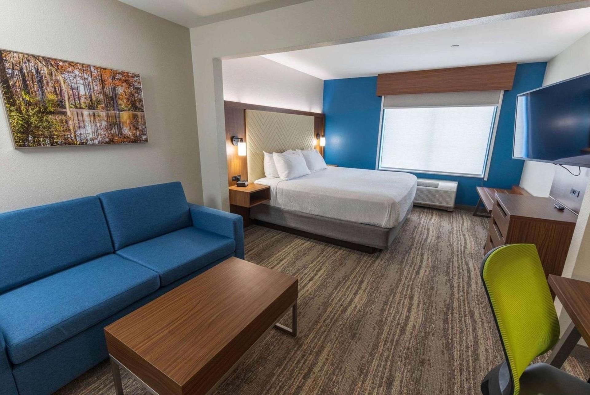 Wingate by Wyndham Lafayette Airport photo 9
