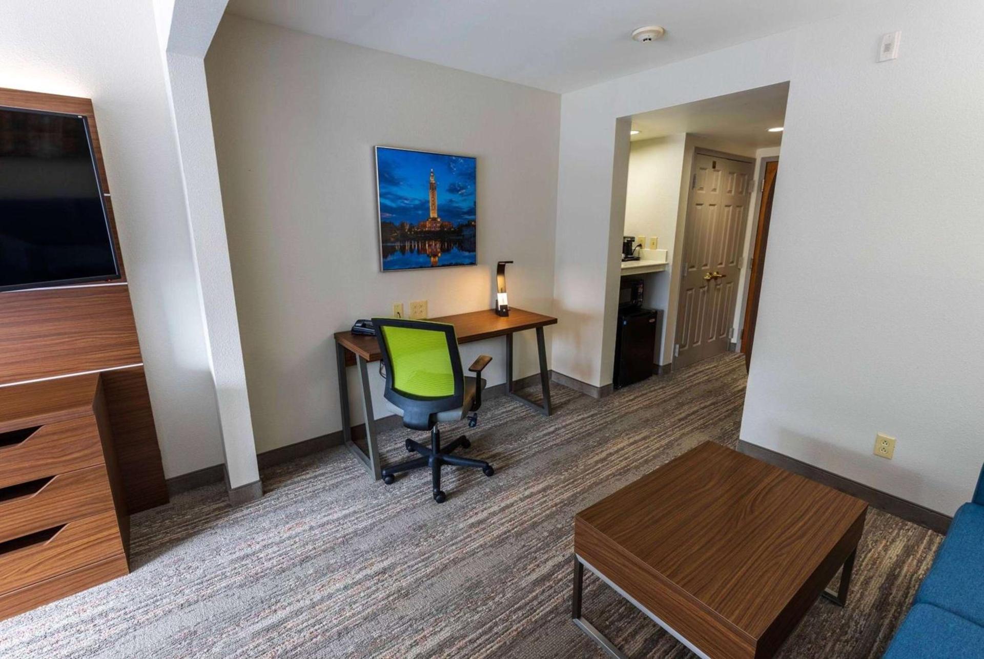 Wingate by Wyndham Lafayette Airport photo 10