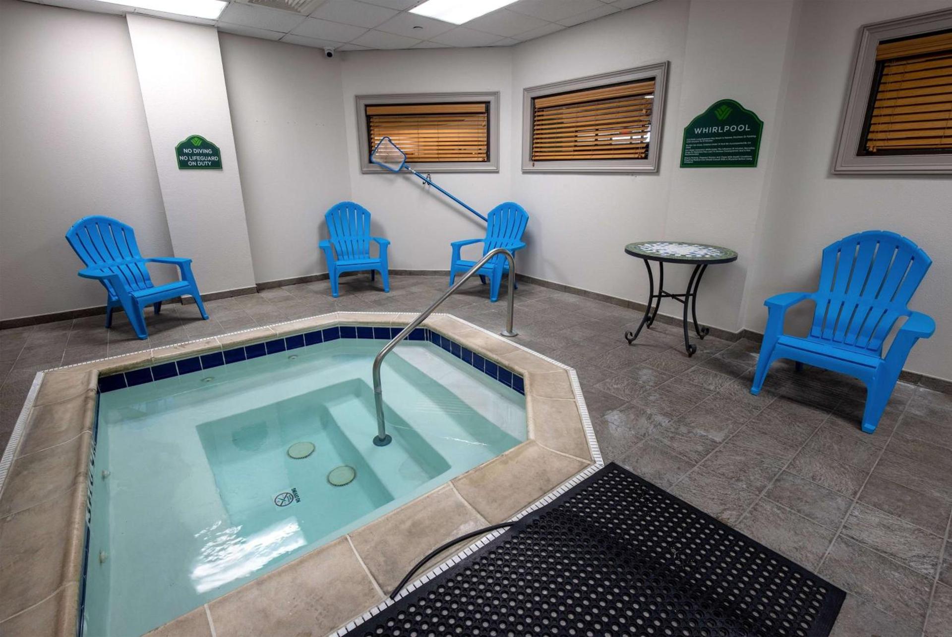 Wingate by Wyndham Lafayette Airport photo 7
