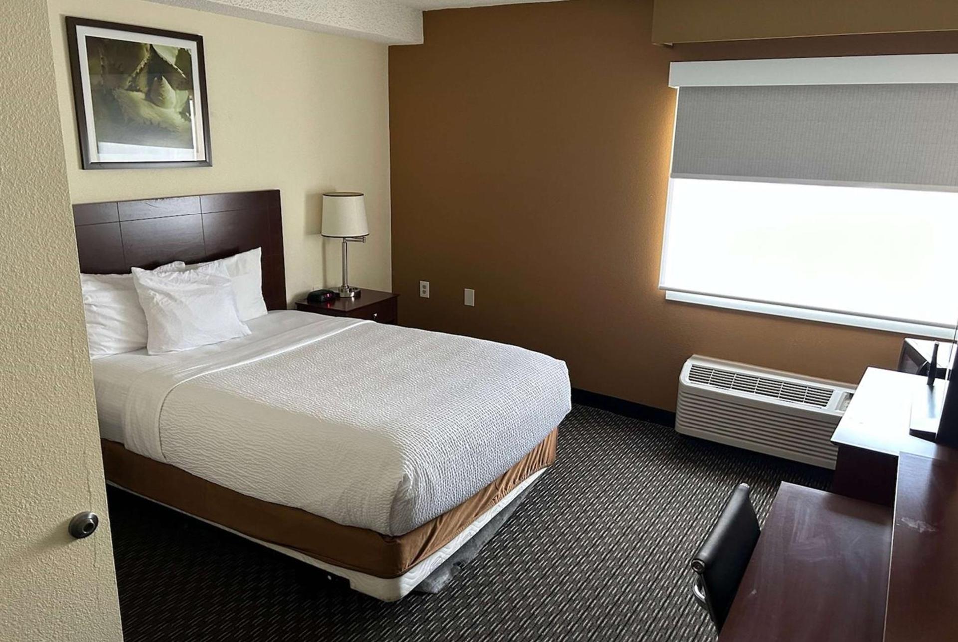 Baymont by Wyndham Orlando South photo 15