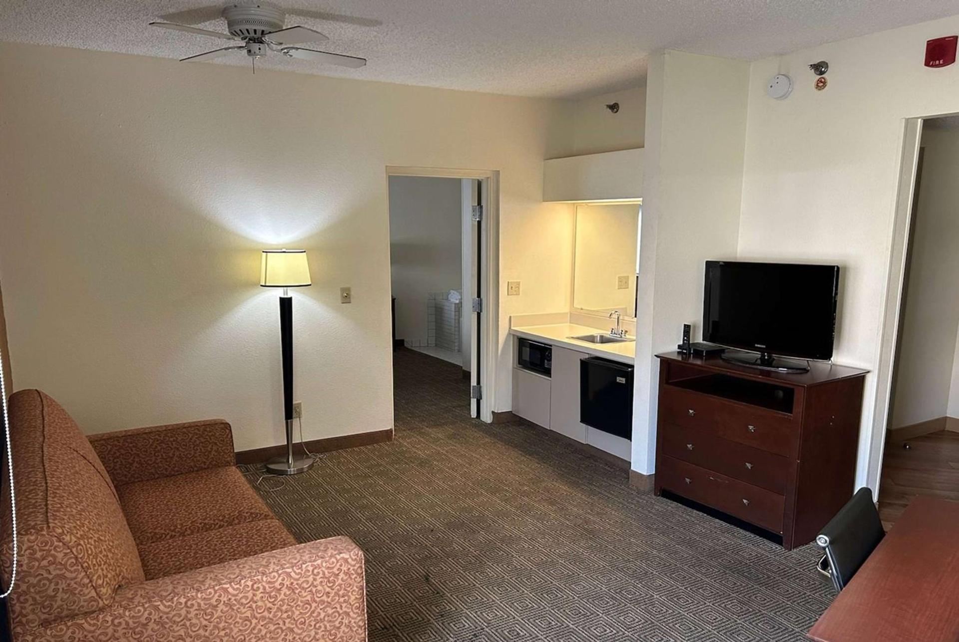 Baymont by Wyndham Orlando South photo 17