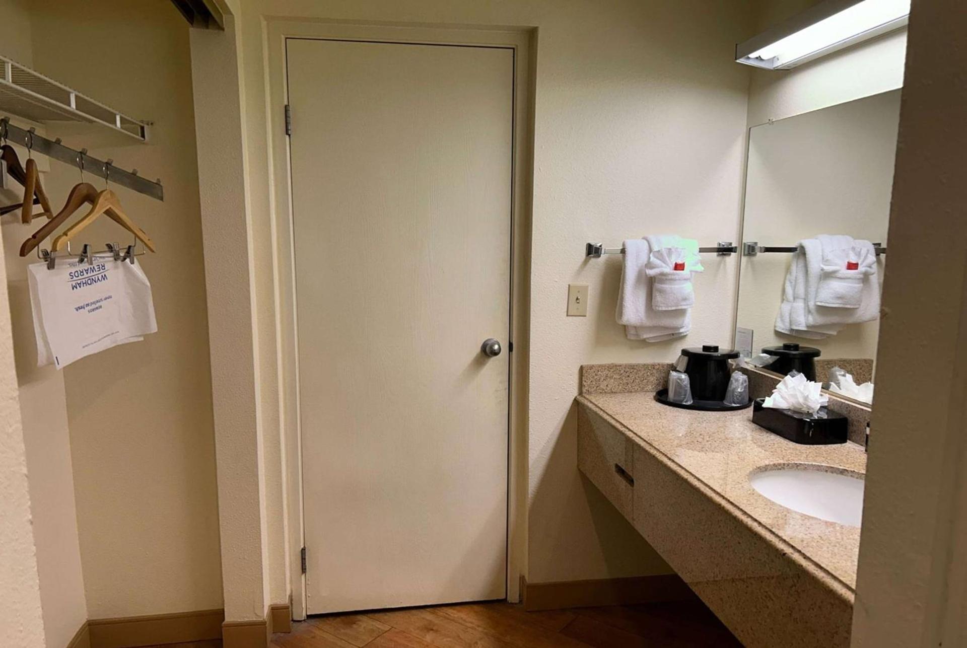 Baymont by Wyndham Orlando South photo 19
