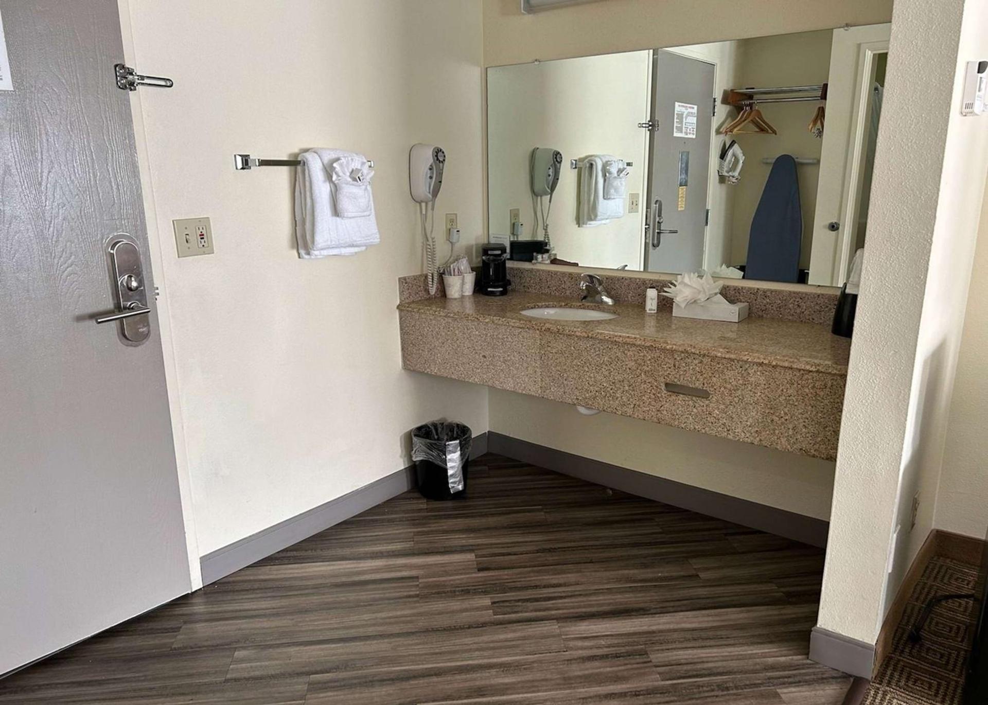 Baymont by Wyndham Orlando South photo 24