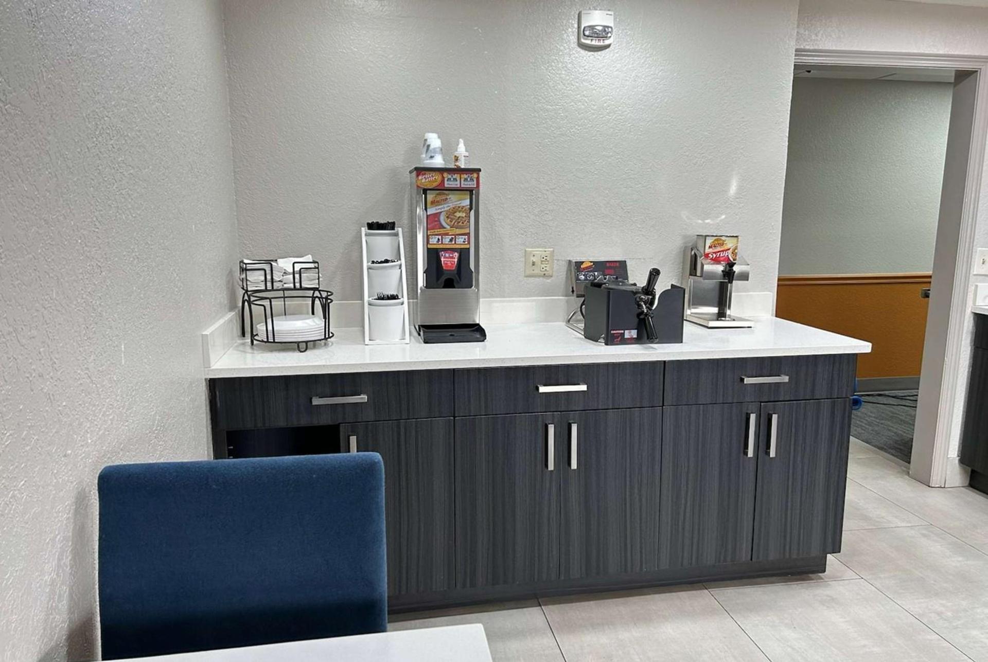 Baymont by Wyndham Orlando South photo 31
