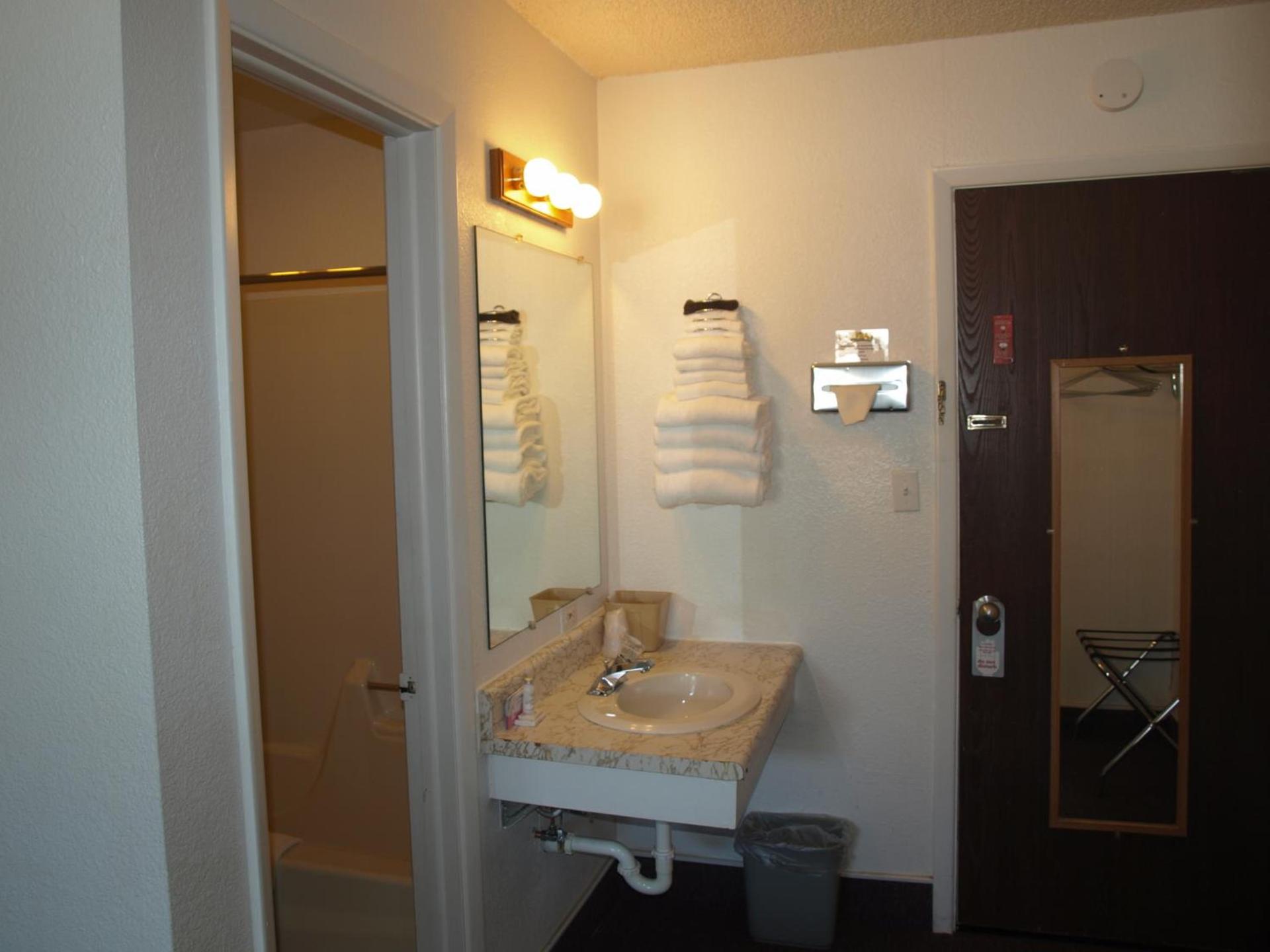 Yellowstone River Inn photo 11