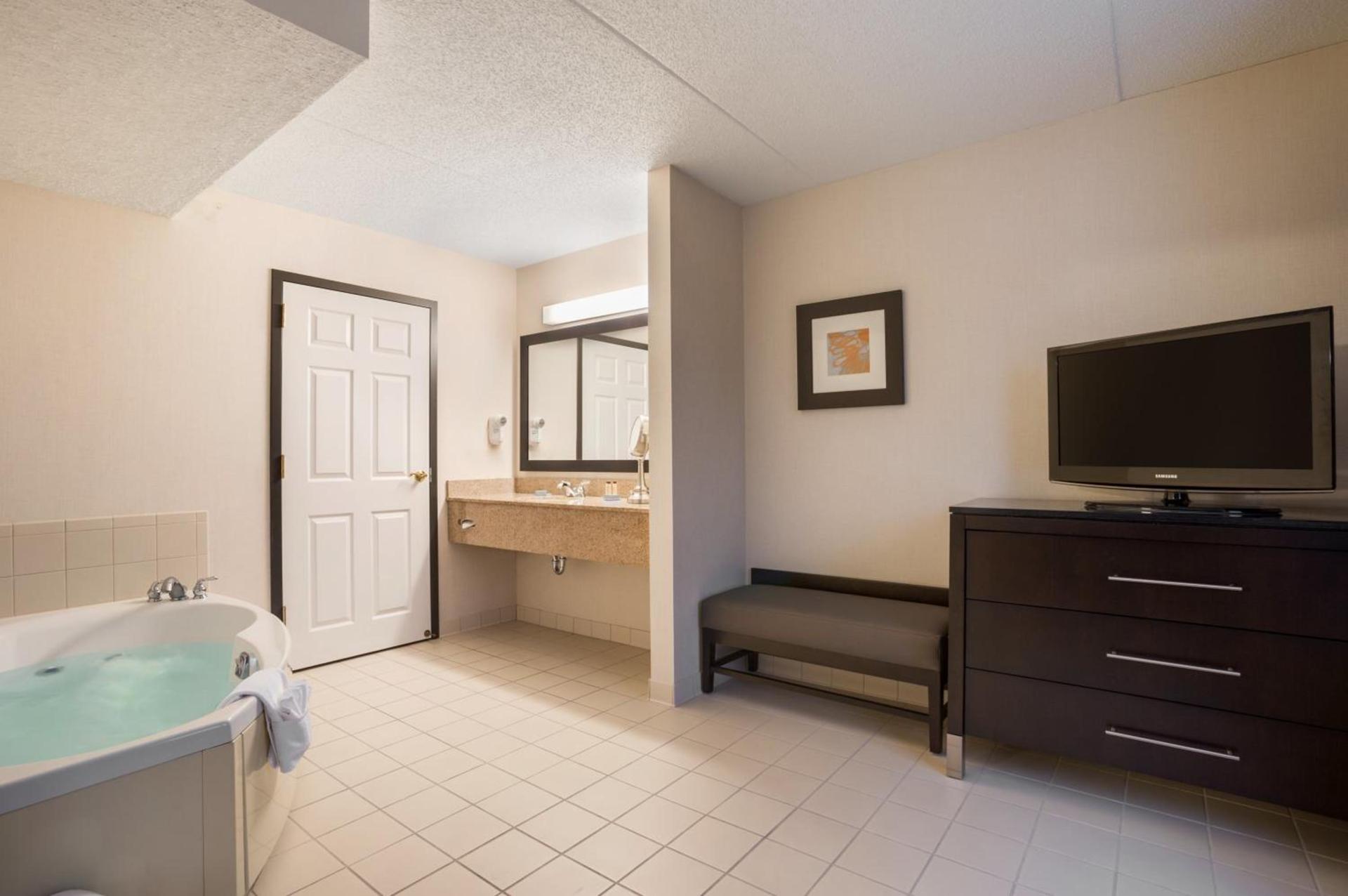 Wingate by Wyndham Sylvania-Toledo photo 90