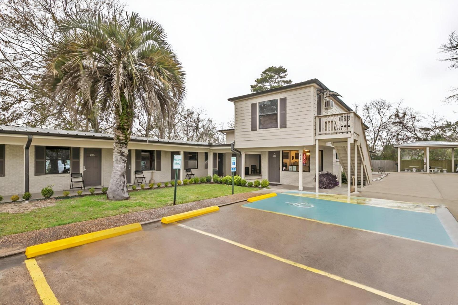 OYO Hotel Sulphur LA Hwy 90 West photo 1