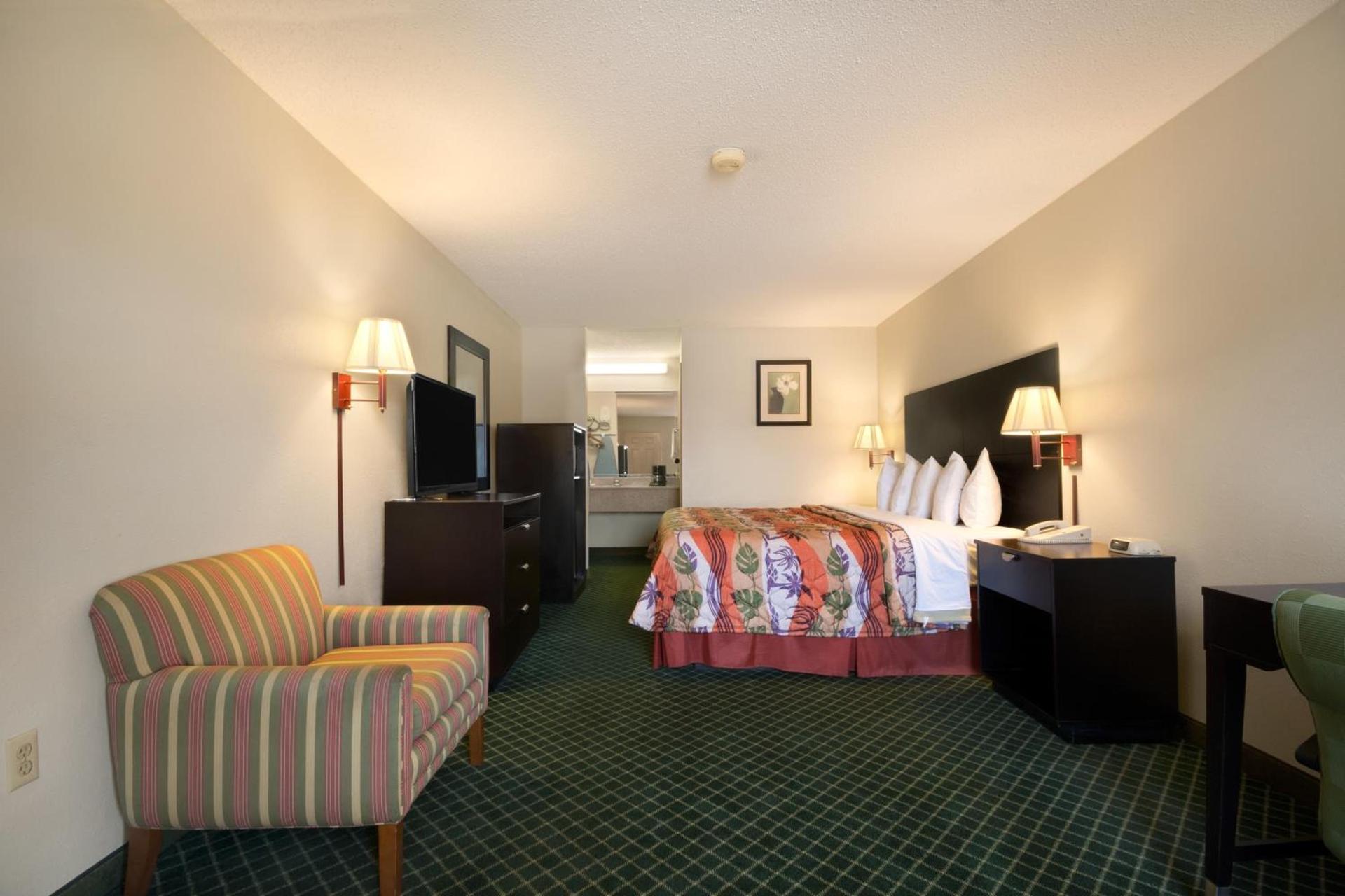 Days Inn by Wyndham Alma photo 9