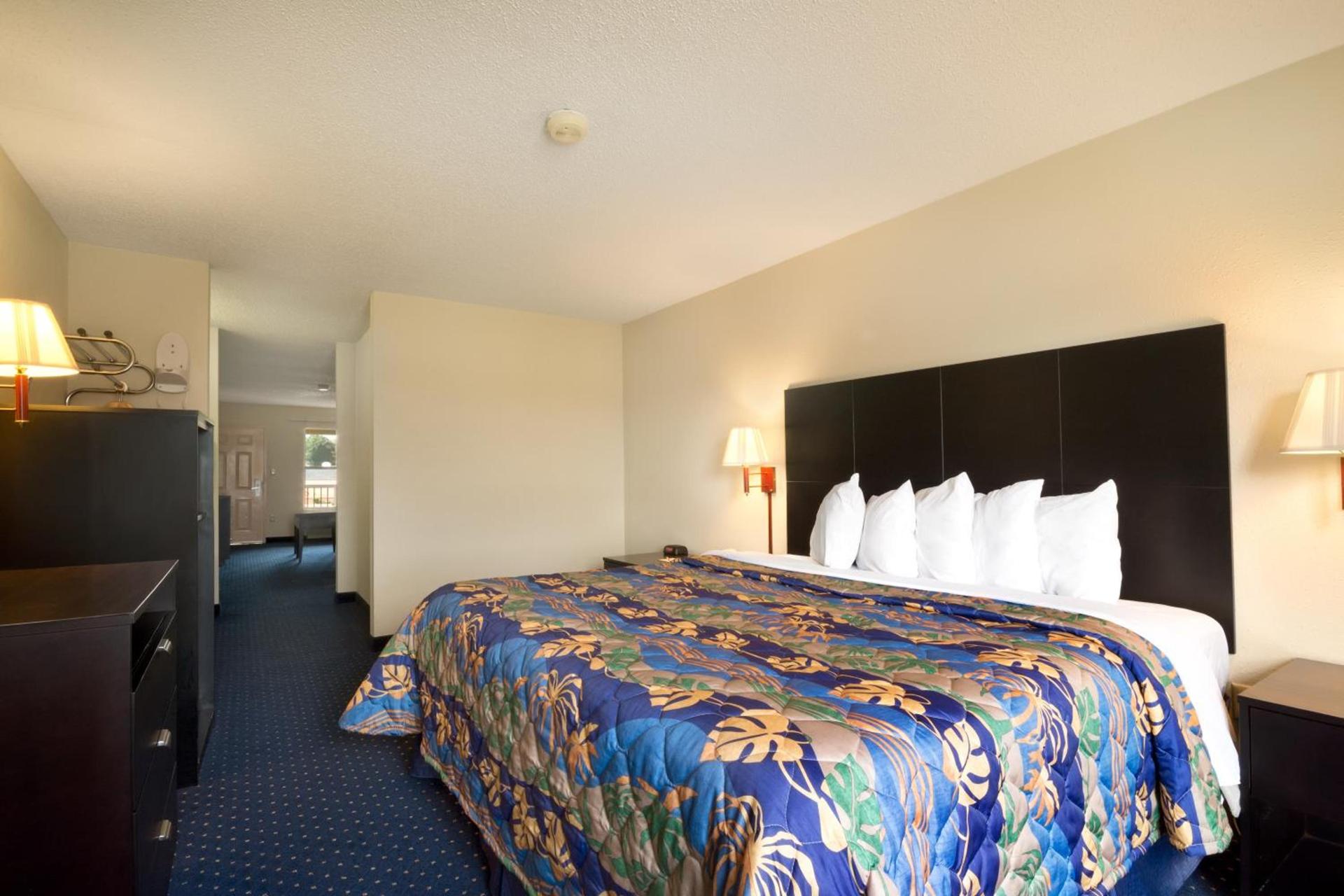 Days Inn by Wyndham Alma photo 13
