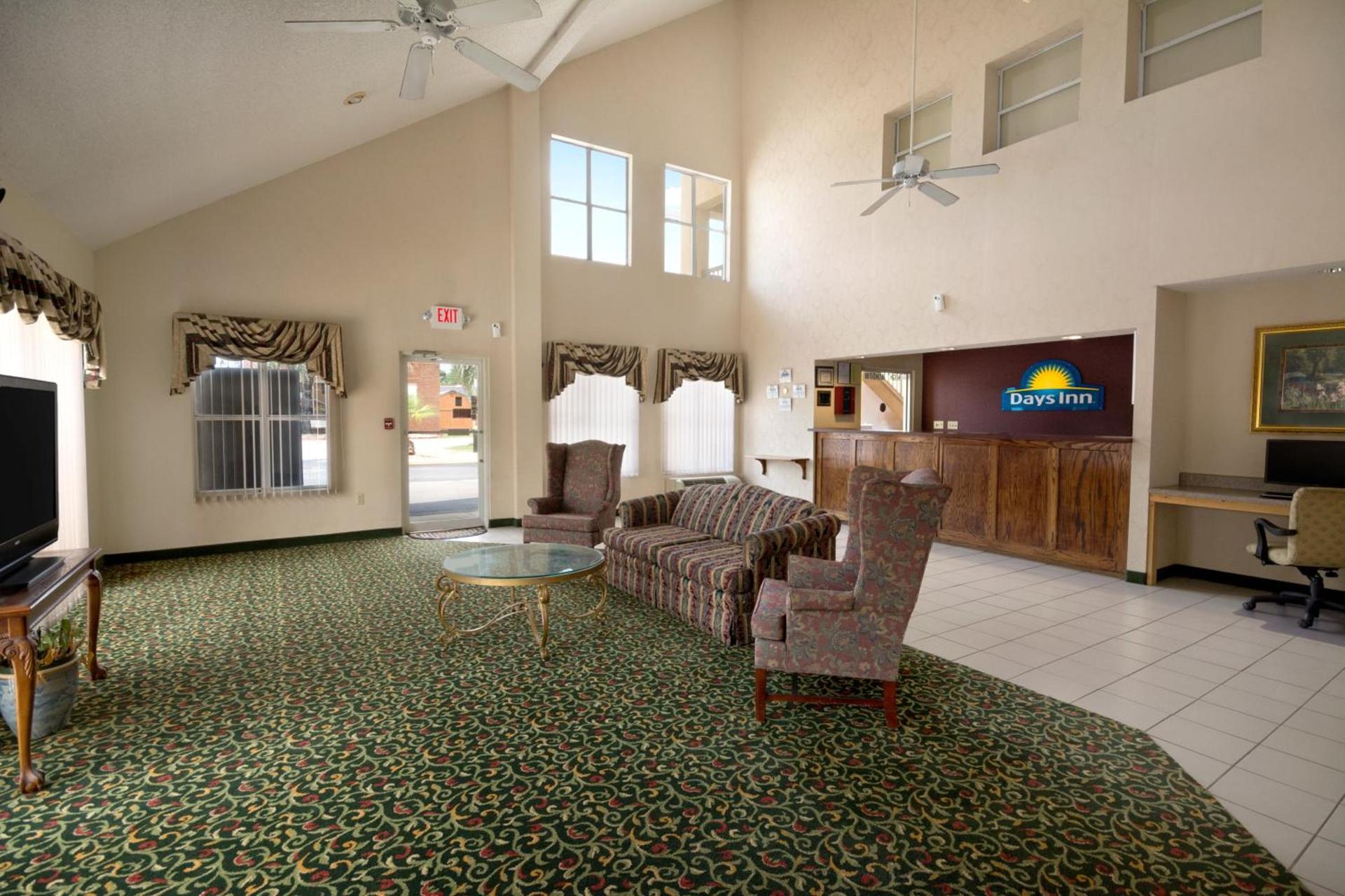 Days Inn by Wyndham Alma photo 8