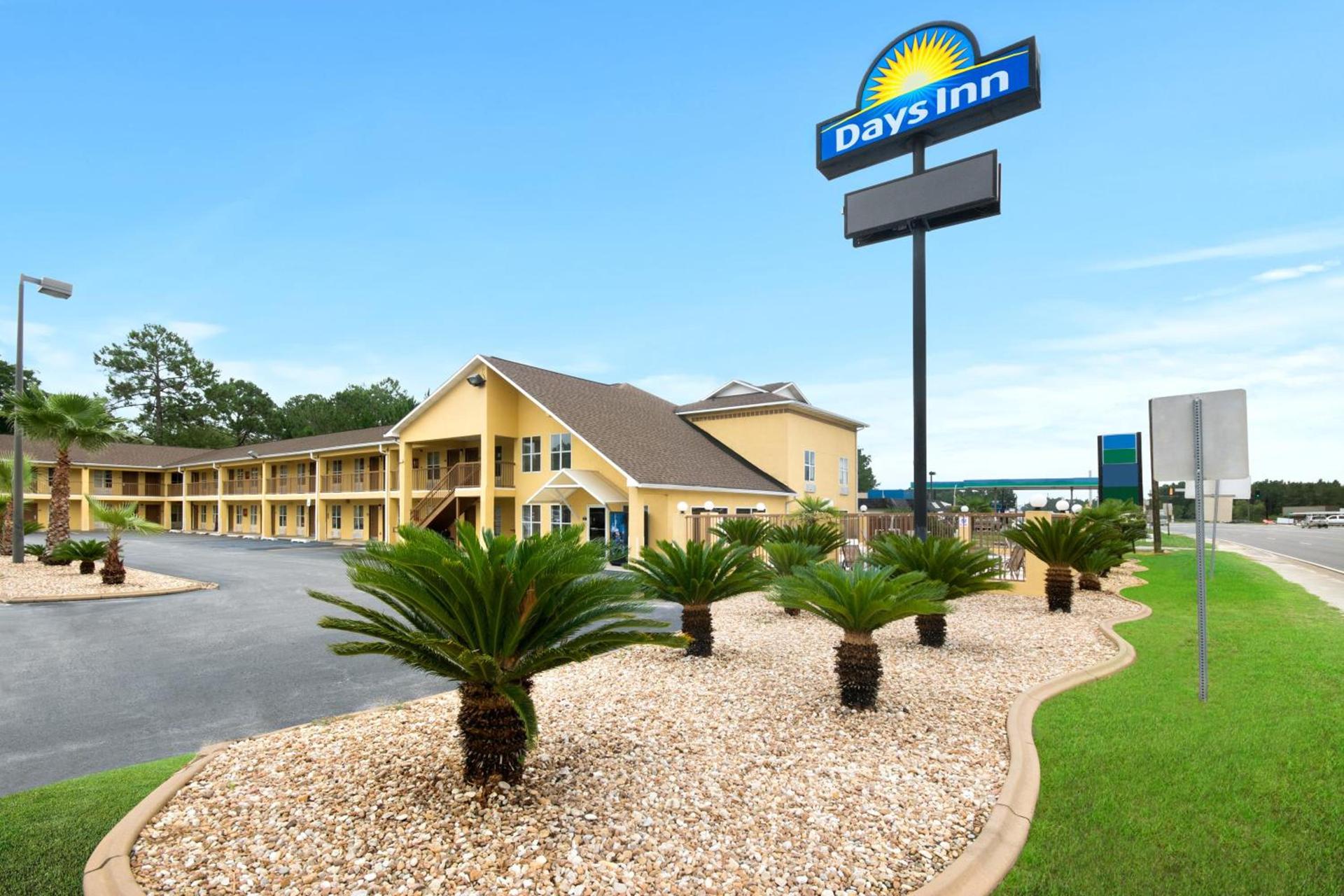 Days Inn by Wyndham Alma photo 2