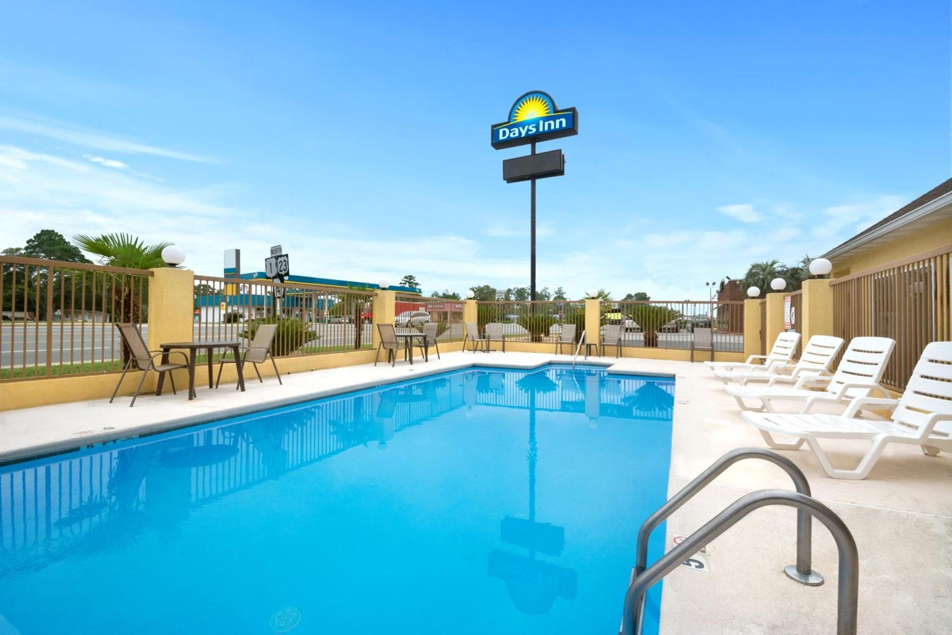 Days Inn by Wyndham Alma photo 3