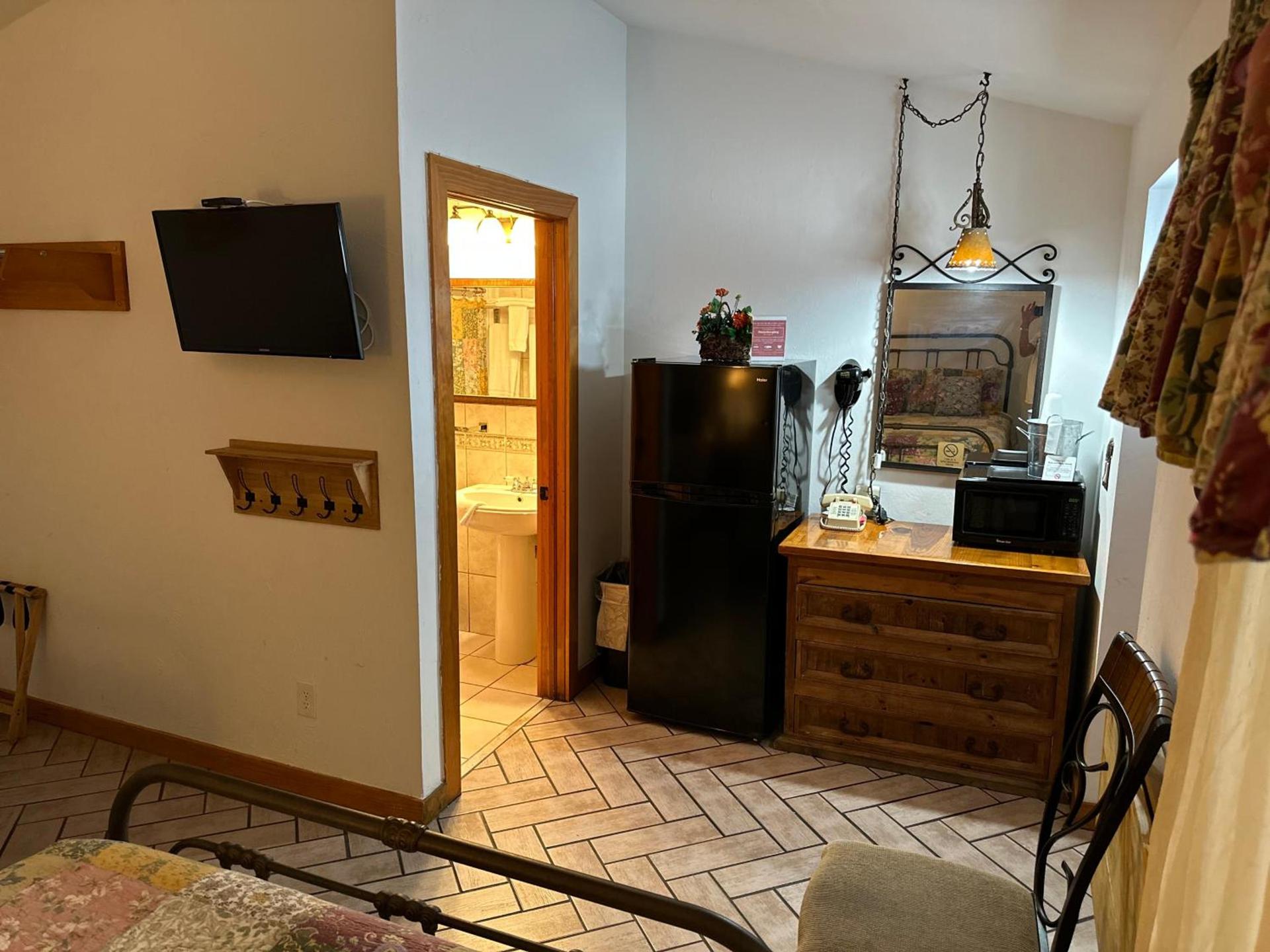 Buffalo Chip's Ranch House Motel photo 13