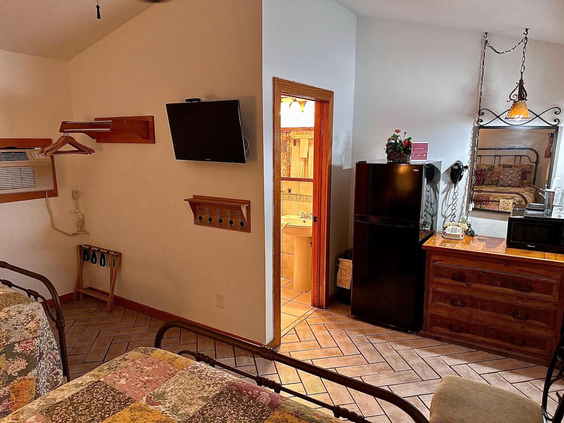 Buffalo Chip's Ranch House Motel photo 17
