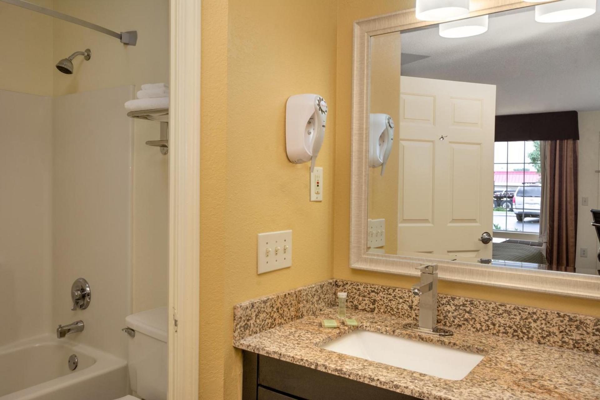Super 8 by Wyndham Garner/Clayton/Raleigh photo 8