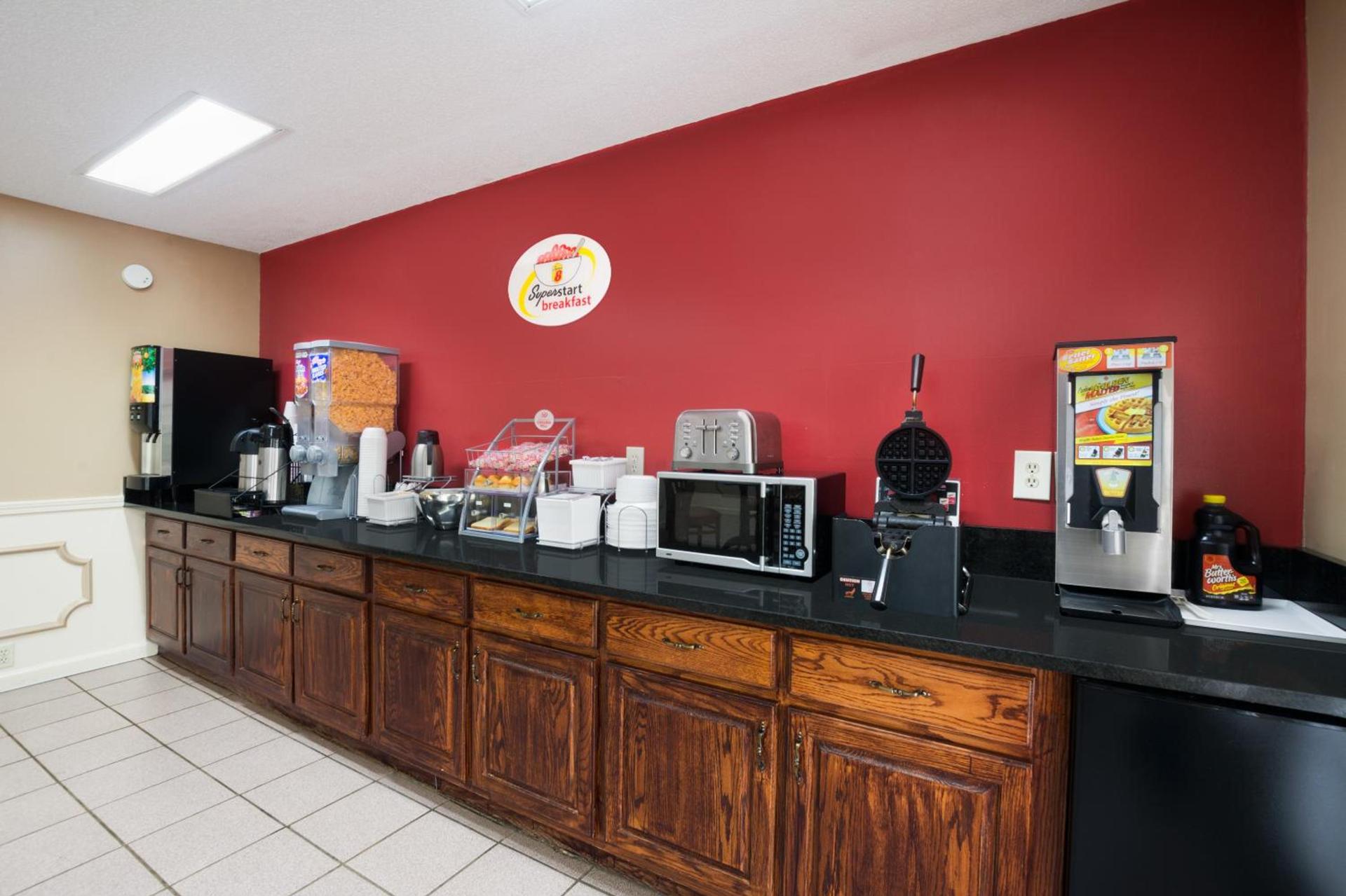 Super 8 by Wyndham Garner/Clayton/Raleigh photo 9