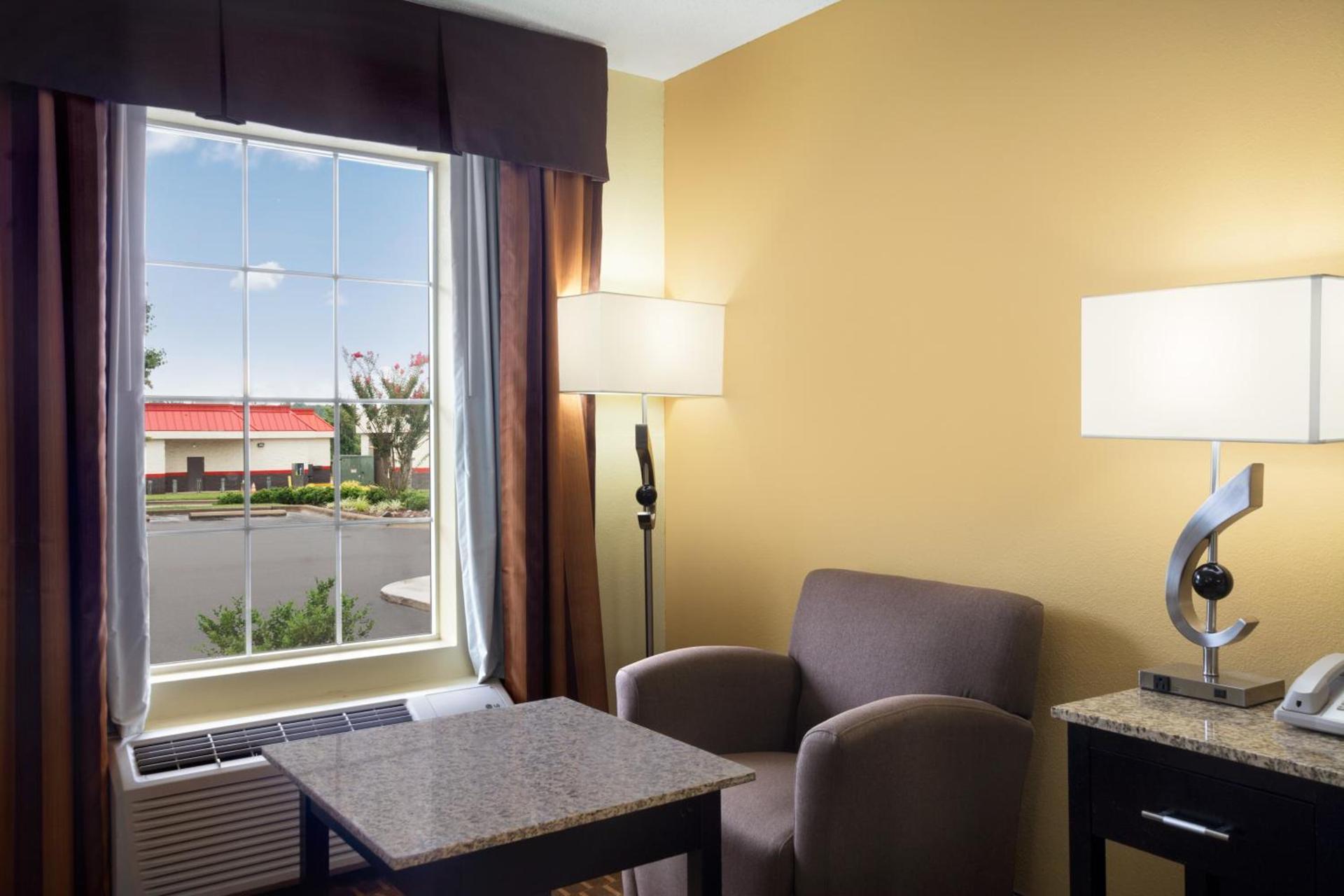 Super 8 by Wyndham Garner/Clayton/Raleigh photo 11