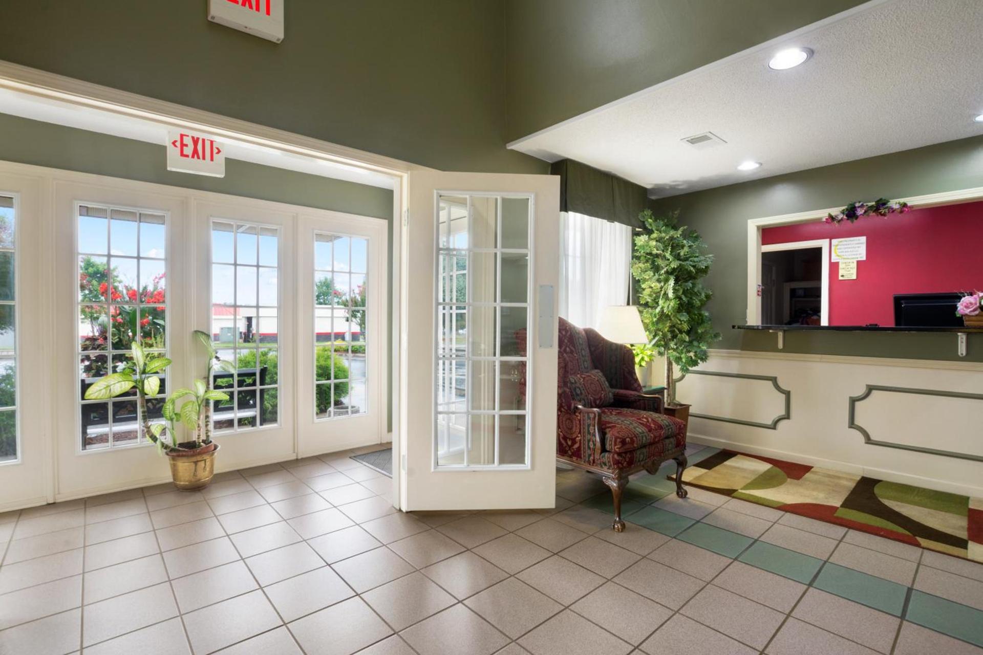 Super 8 by Wyndham Garner/Clayton/Raleigh photo 12