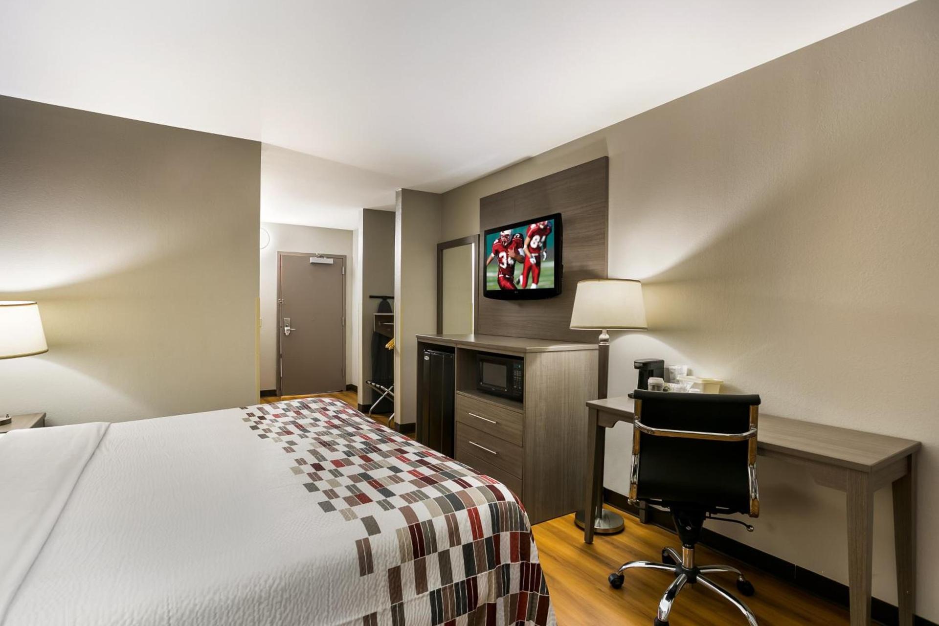 Red Roof Inn Denver photo 18