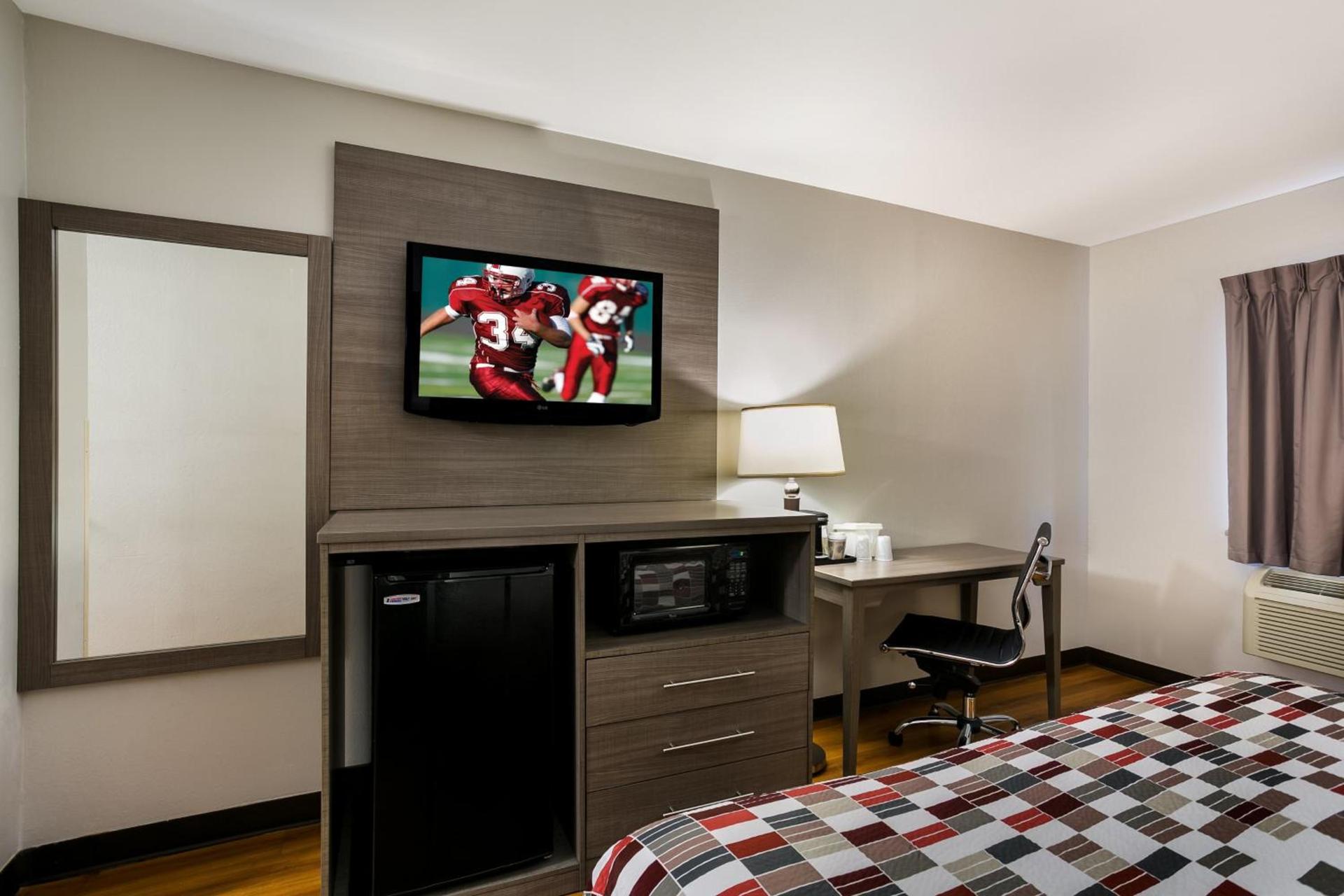 Red Roof Inn Denver photo 19