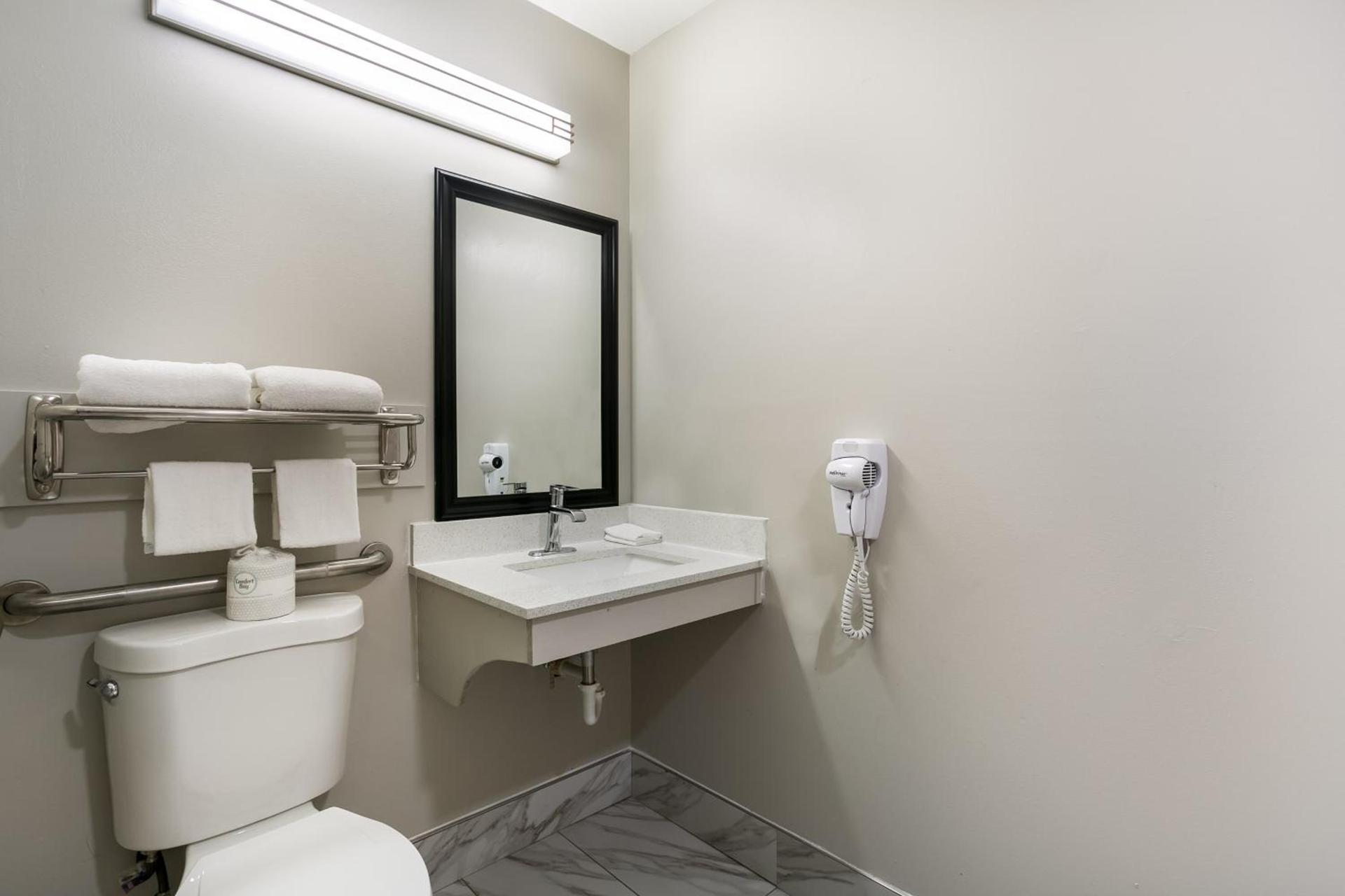 Red Roof Inn Denver photo 21