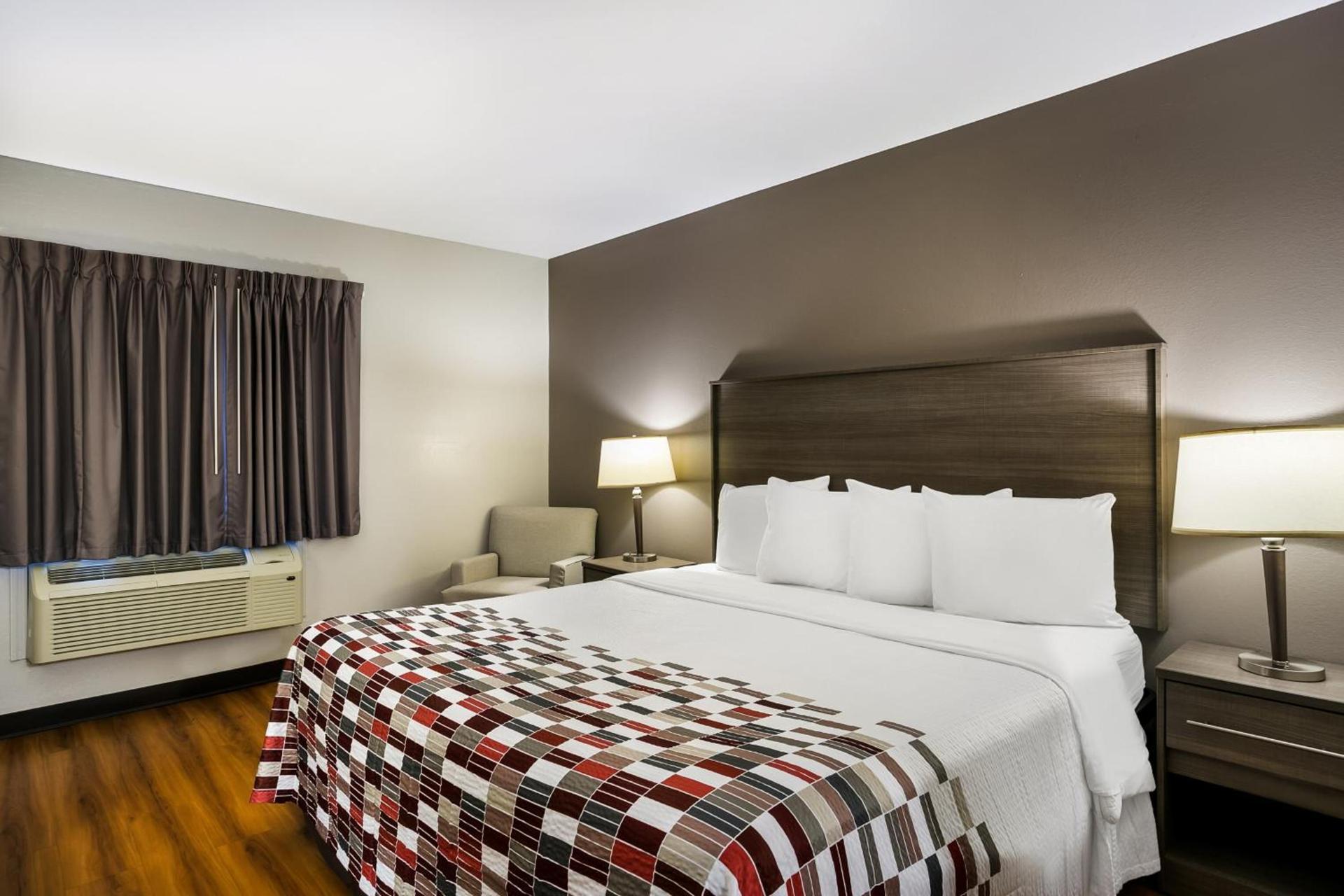 Red Roof Inn Denver photo 16