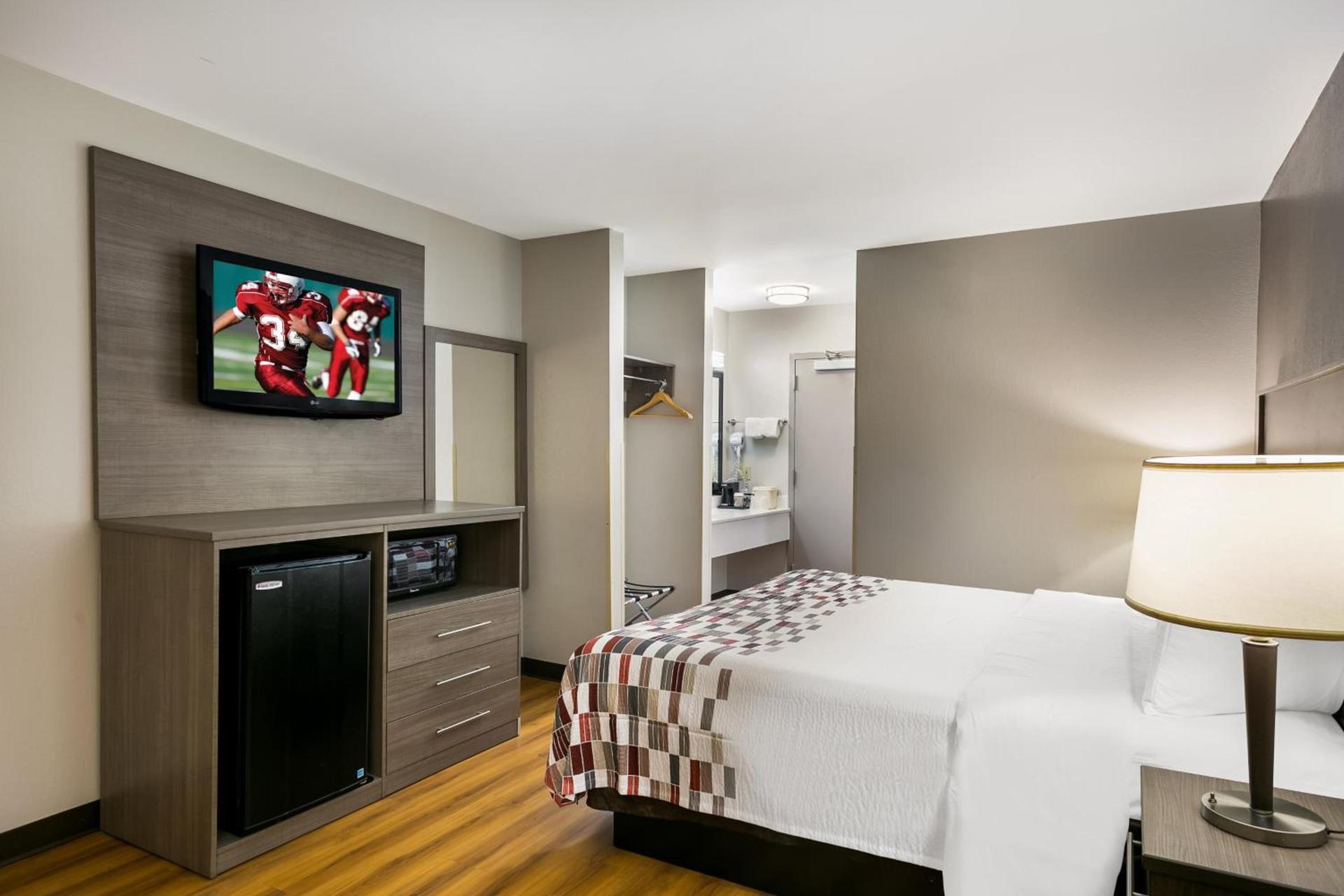 Red Roof Inn Denver photo 12
