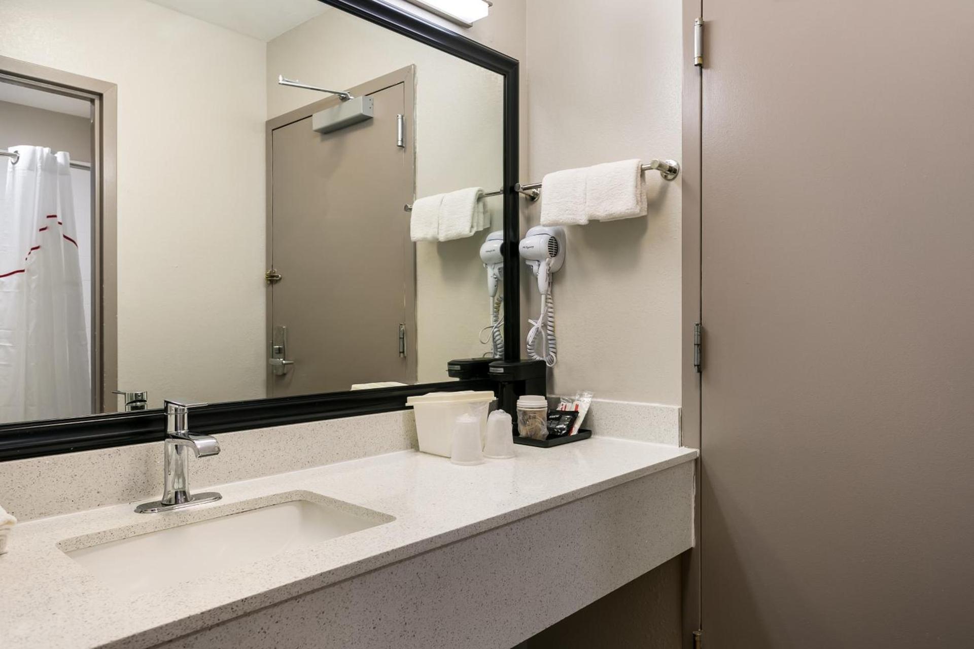 Red Roof Inn Denver photo 20