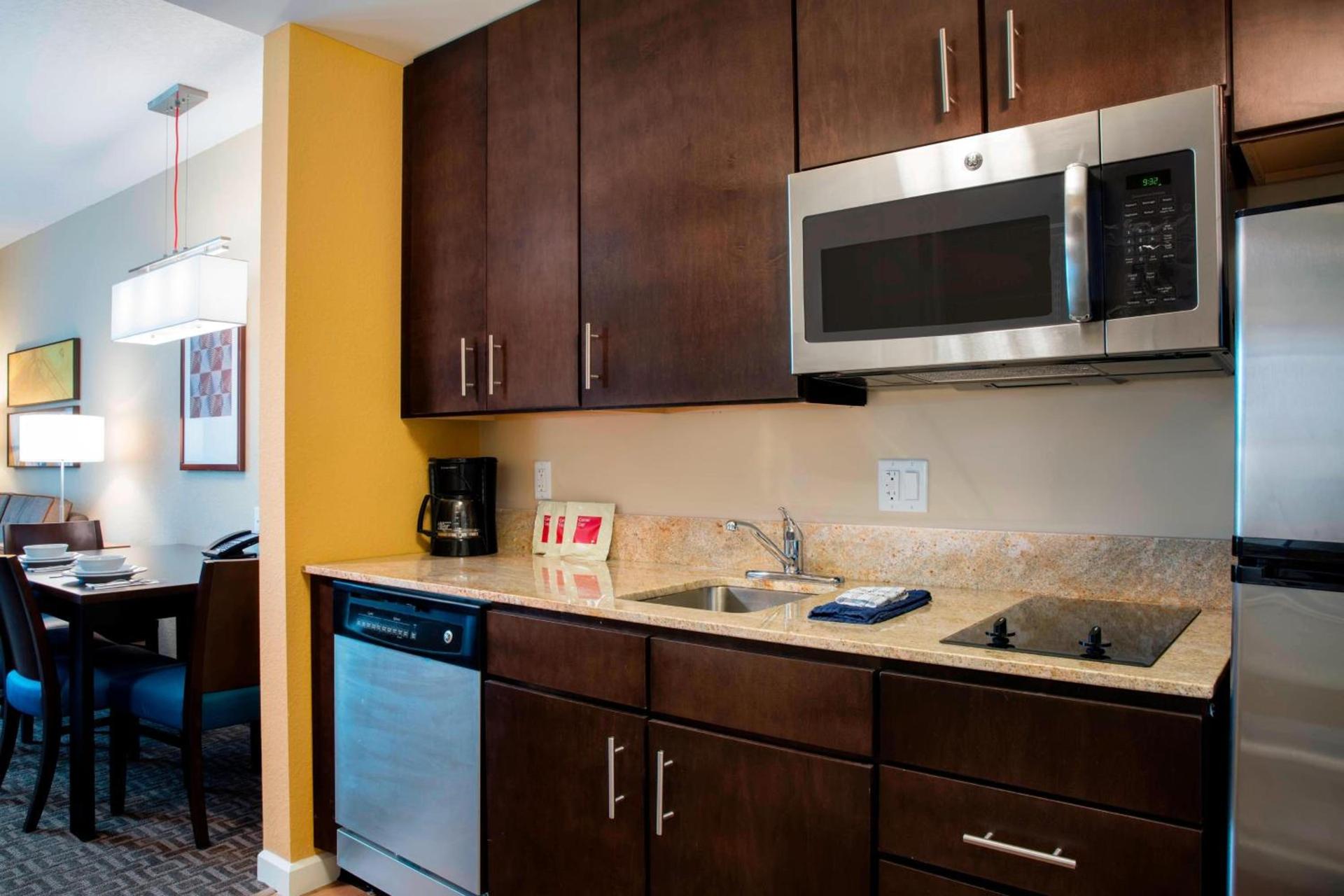 TownePlace Suites Orlando at FLAMINGO CROSSINGS Town Center, Western Entrance photo 17
