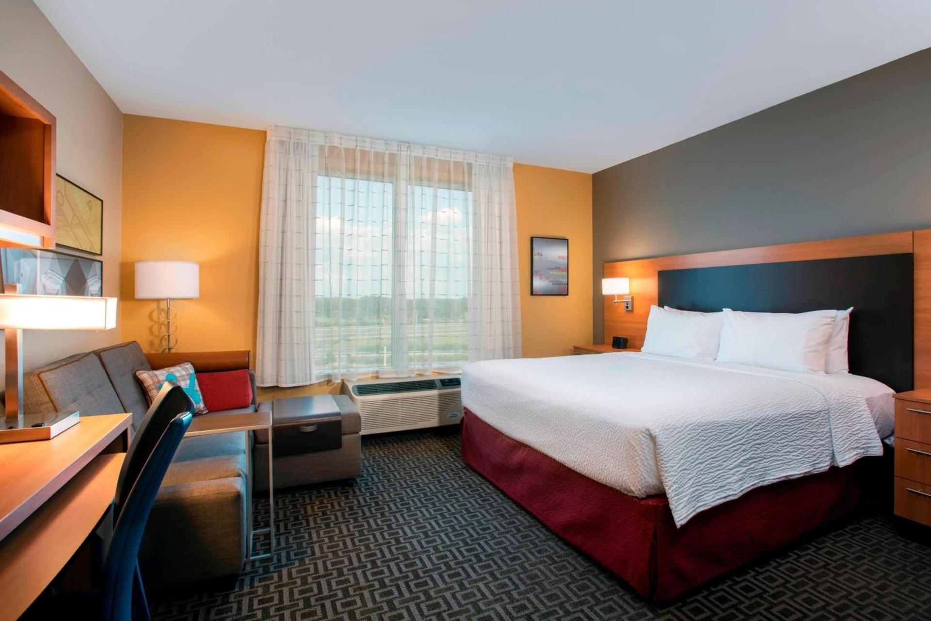 TownePlace Suites Orlando at FLAMINGO CROSSINGS Town Center, Western Entrance photo 21