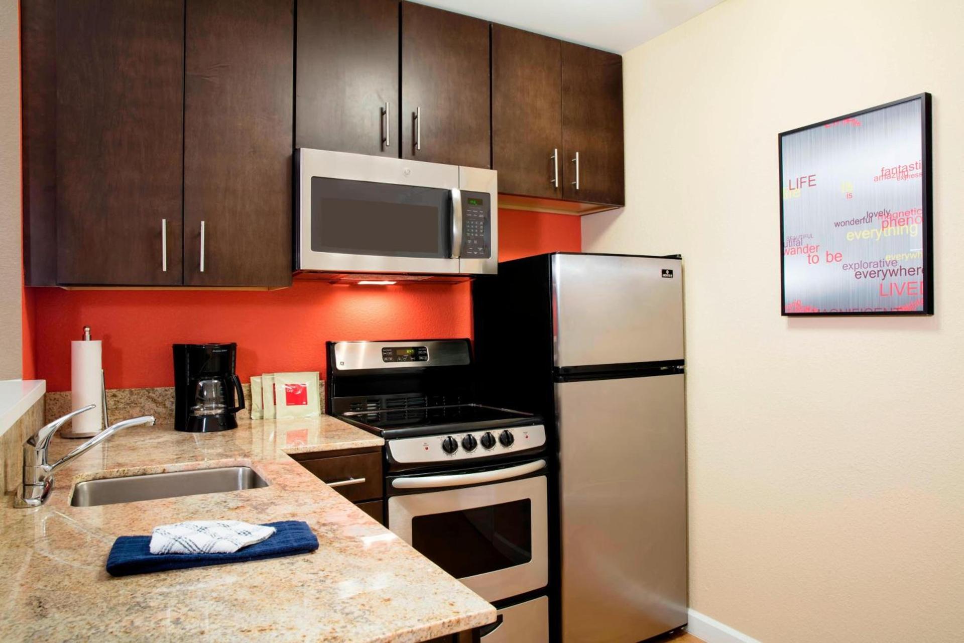 TownePlace Suites Orlando at FLAMINGO CROSSINGS Town Center, Western Entrance photo 23