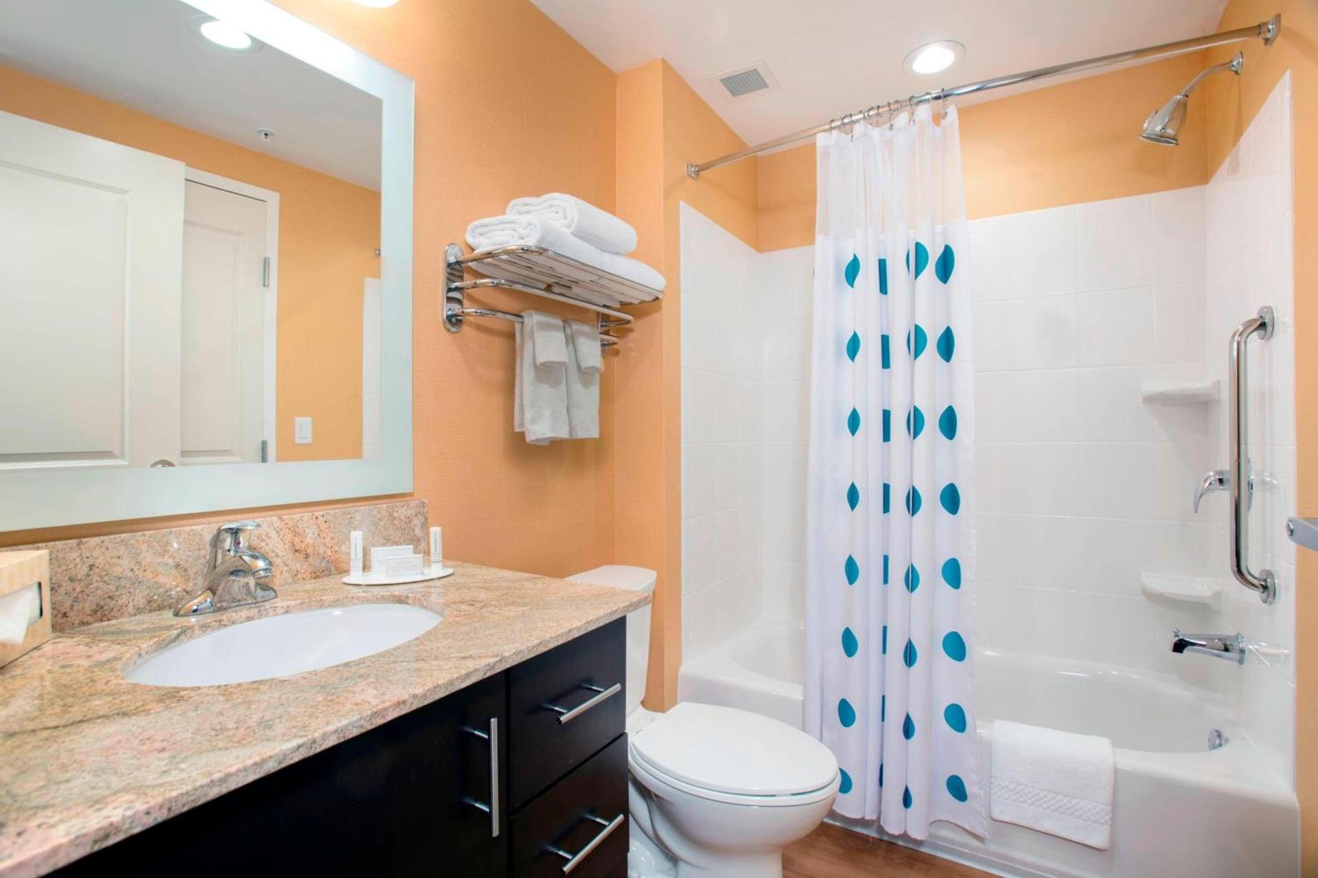 TownePlace Suites Orlando at FLAMINGO CROSSINGS Town Center, Western Entrance photo 24
