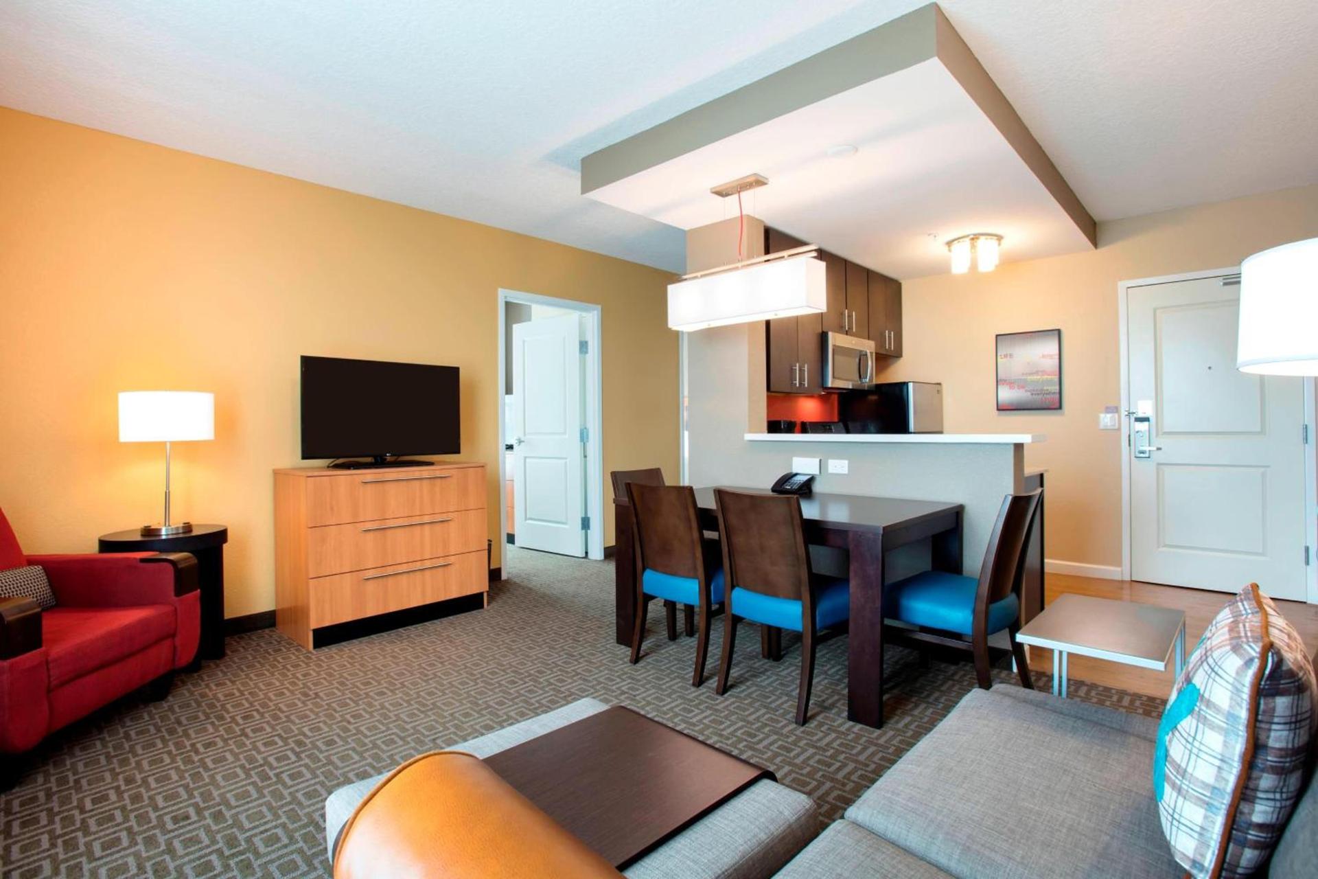 TownePlace Suites Orlando at FLAMINGO CROSSINGS Town Center, Western Entrance photo 22