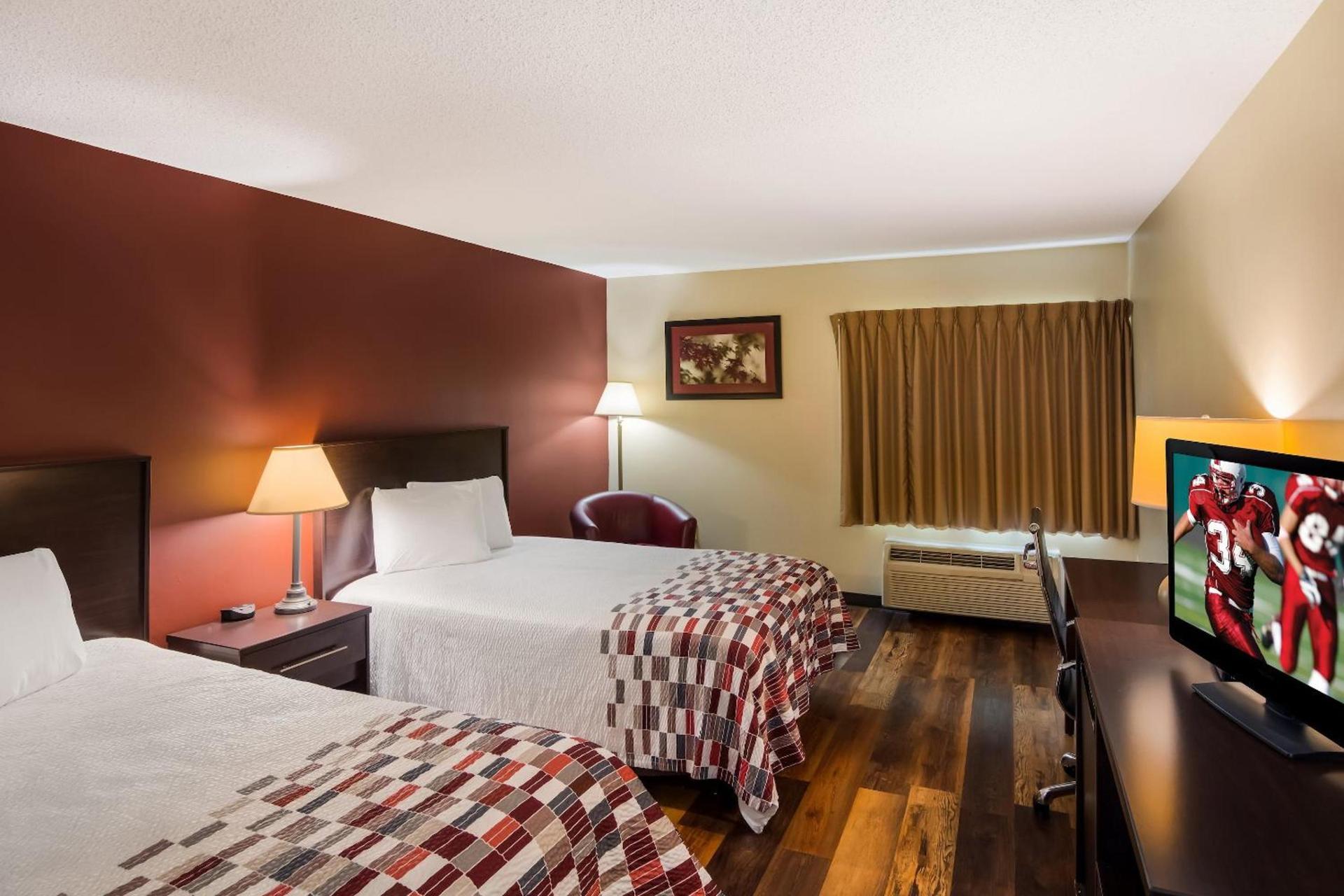 Red Roof Inn Hendersonville photo 14
