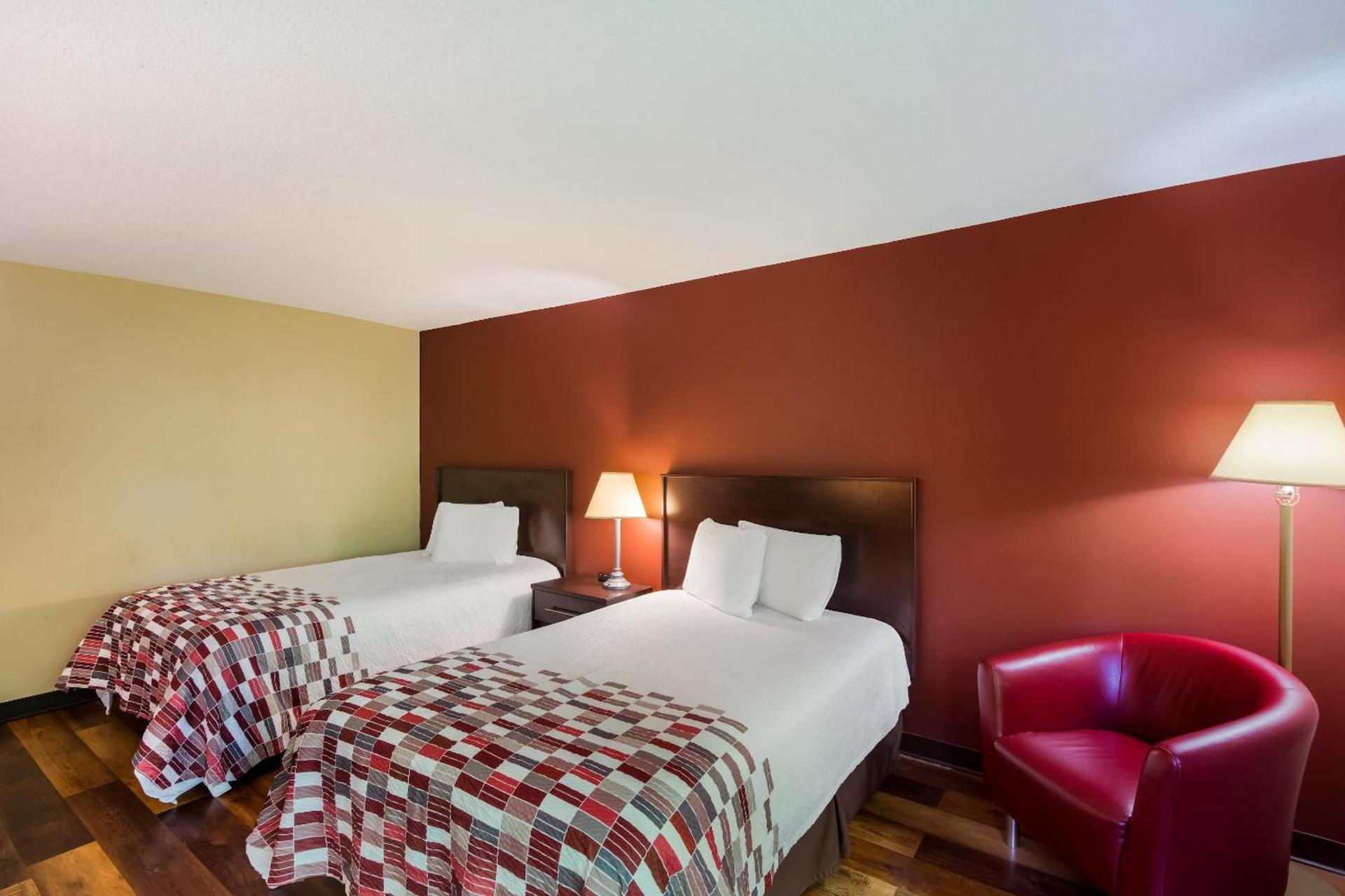 Red Roof Inn Hendersonville photo 15