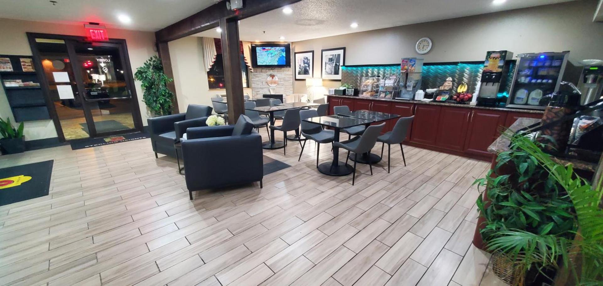 Super 8 by Wyndham Sterling Heights/Detroit Area photo 5