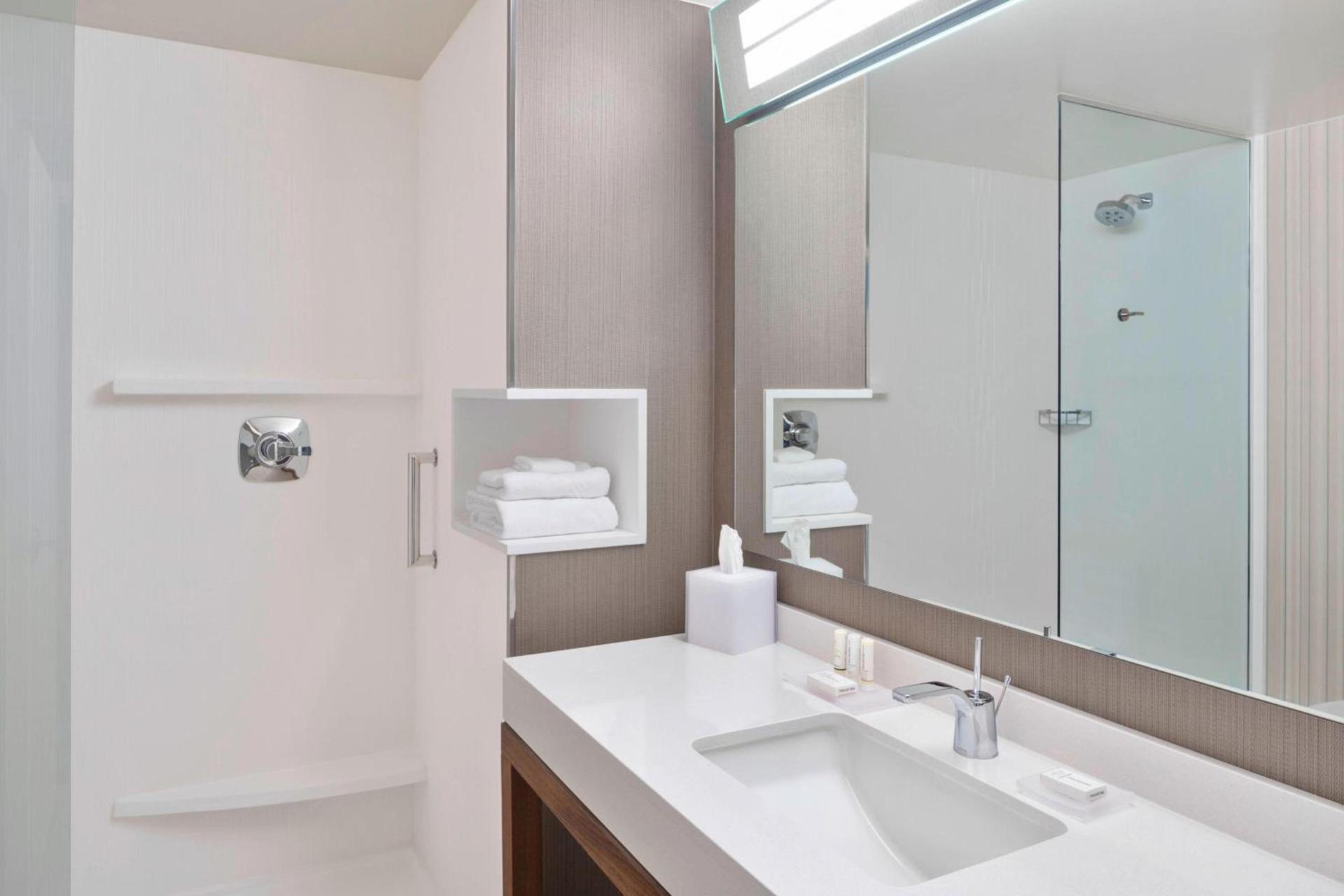 Courtyard by Marriott Albany Troy/Waterfront photo 7