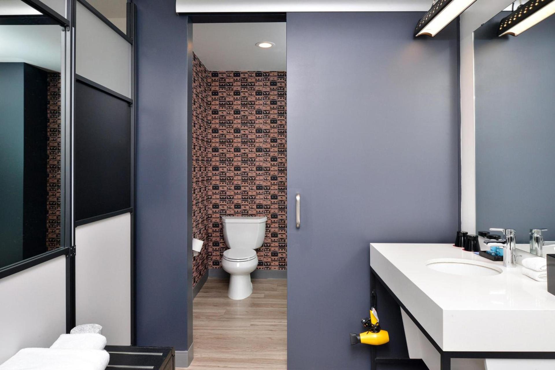 Aloft by Marriott Charlotte Airport photo 2